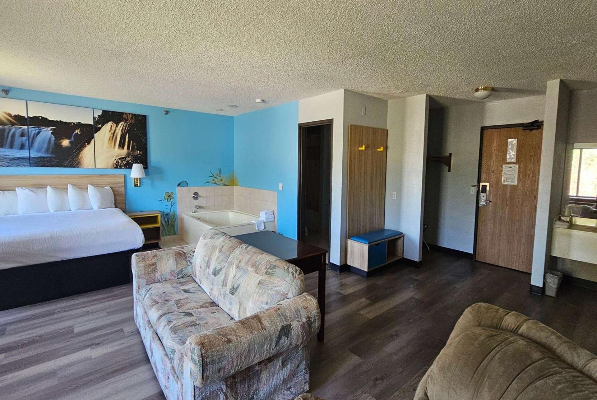 Days Inn by Wyndham Ozark Springfield photo 11