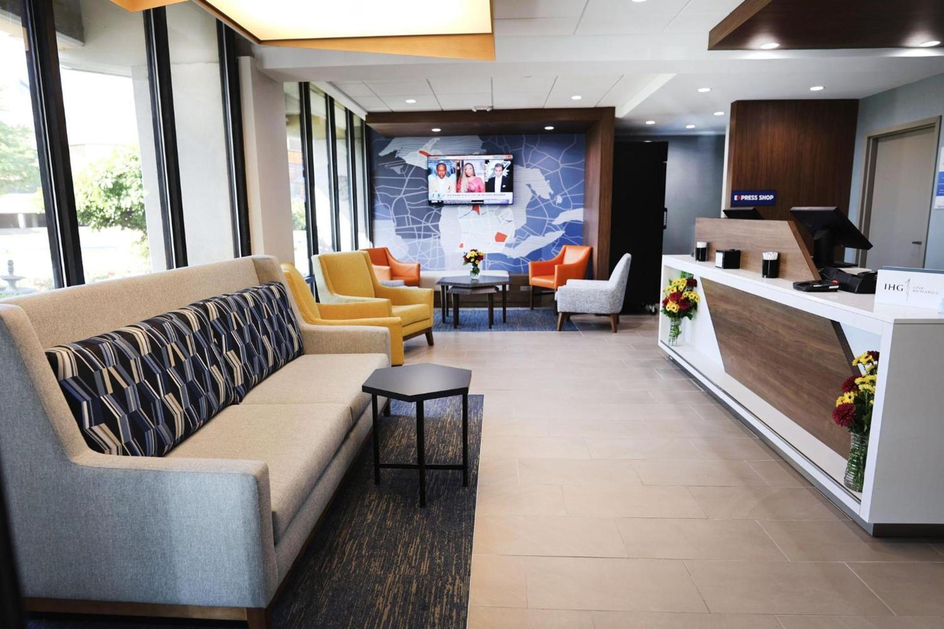 Holiday Inn Express Detroit-Birmingham by IHG photo 2