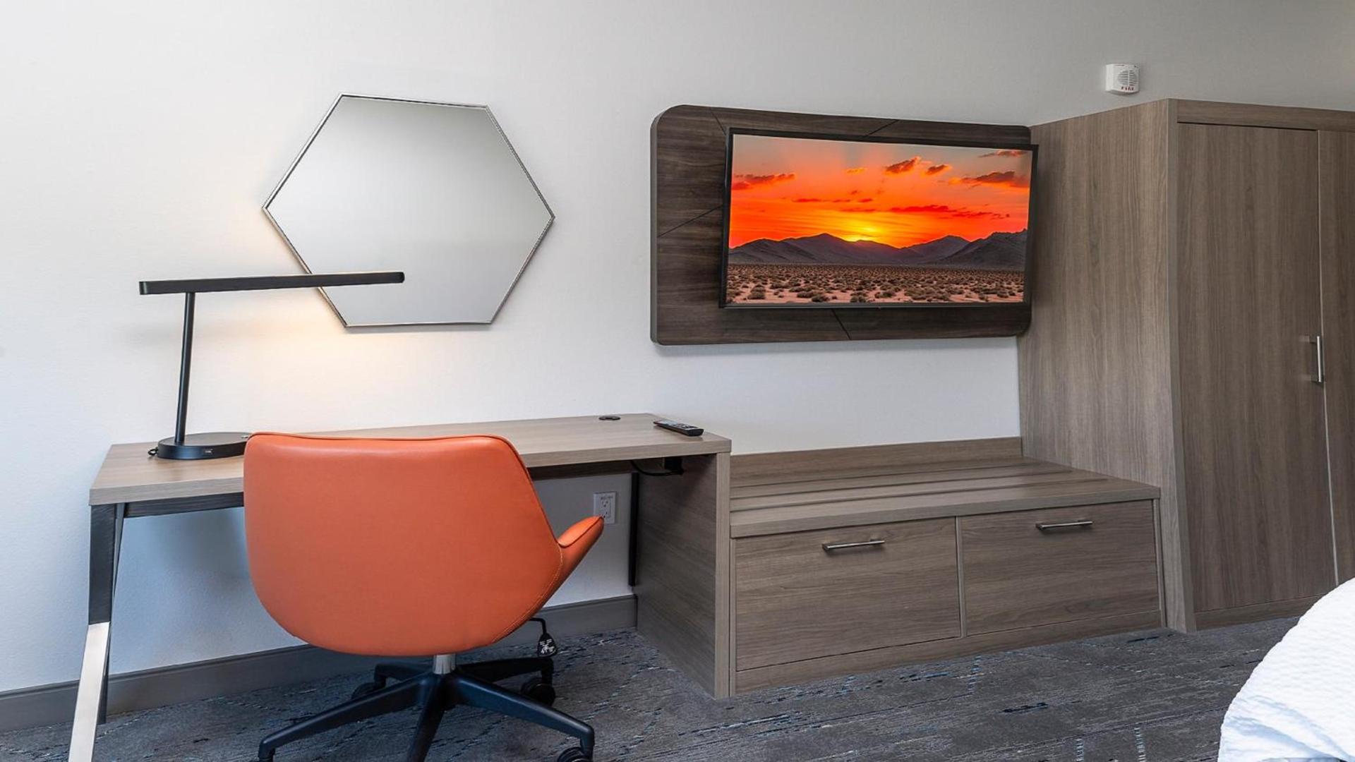 Holiday Inn Express & Suites Ridgecrest - China Lake by IHG photo 46