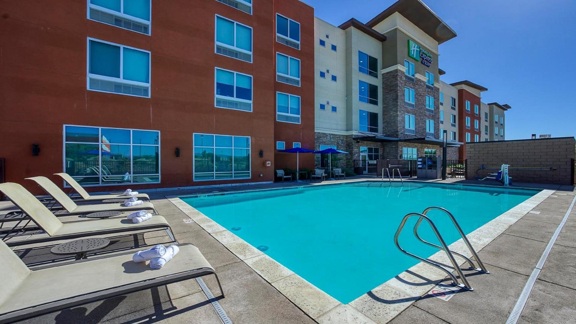 Holiday Inn Express & Suites Ridgecrest - China Lake by IHG photo 42