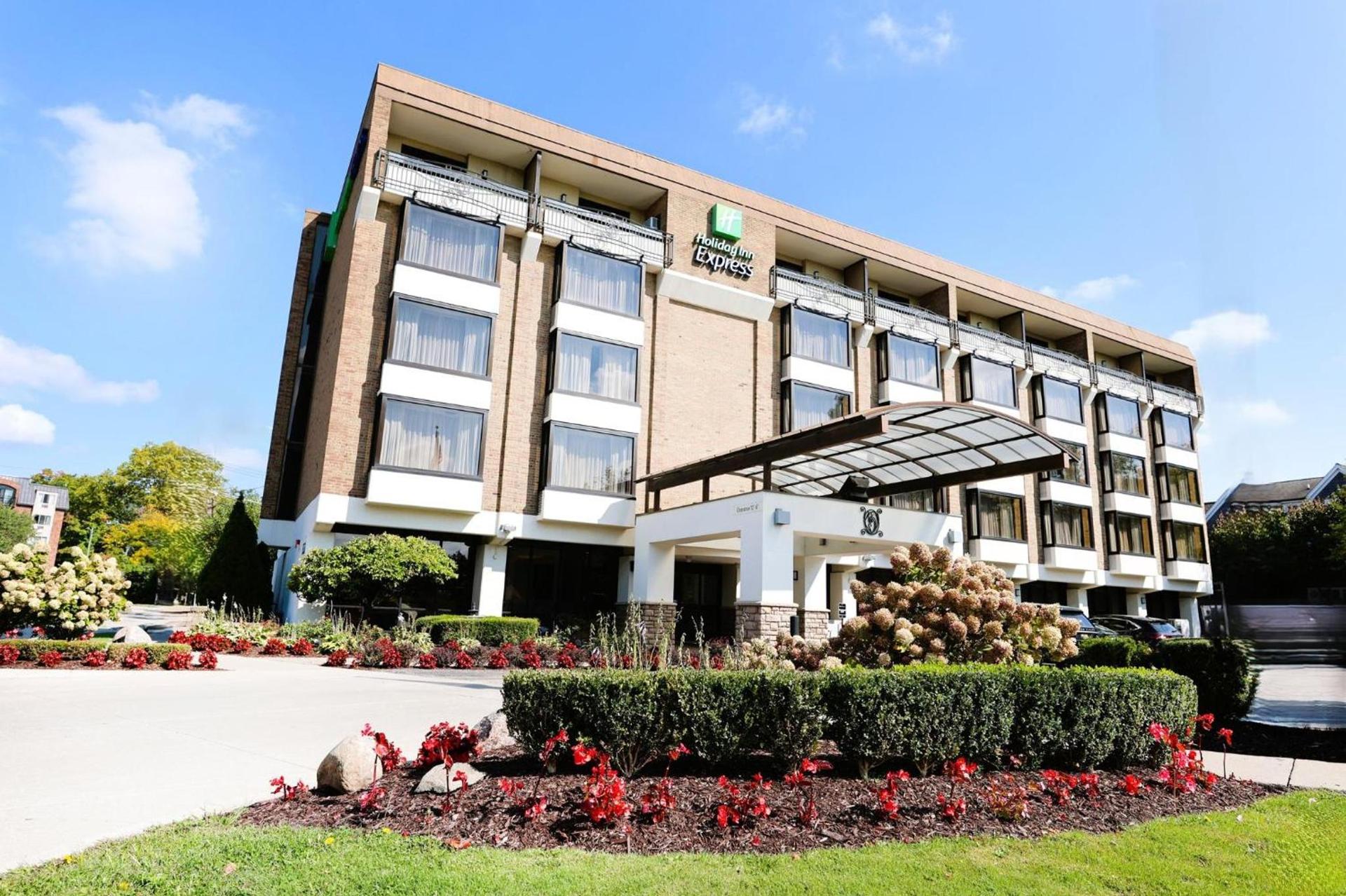 Holiday Inn Express Detroit-Birmingham by IHG photo 6