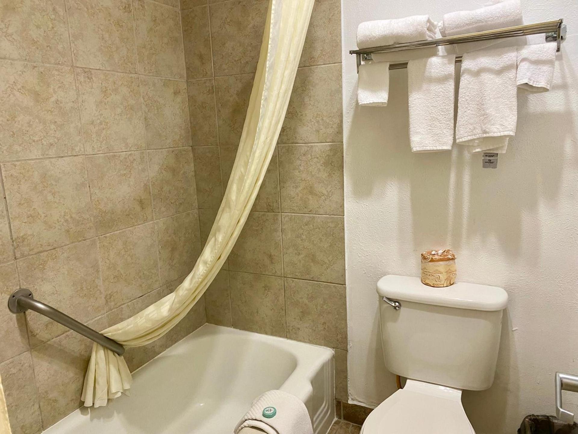 Super 8 by Wyndham Albuquerque Downtown photo 10