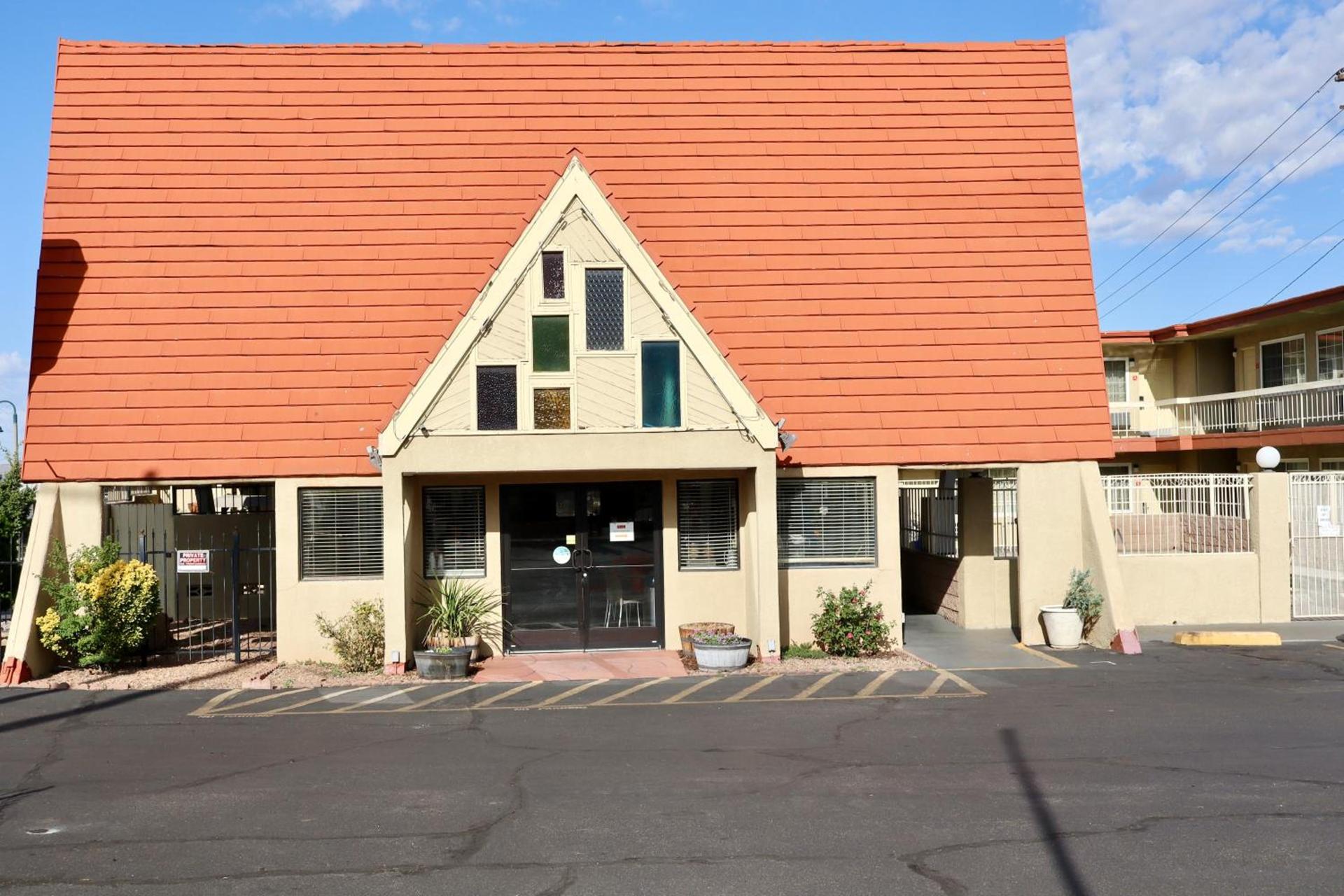 Super 8 by Wyndham Albuquerque Downtown photo 6