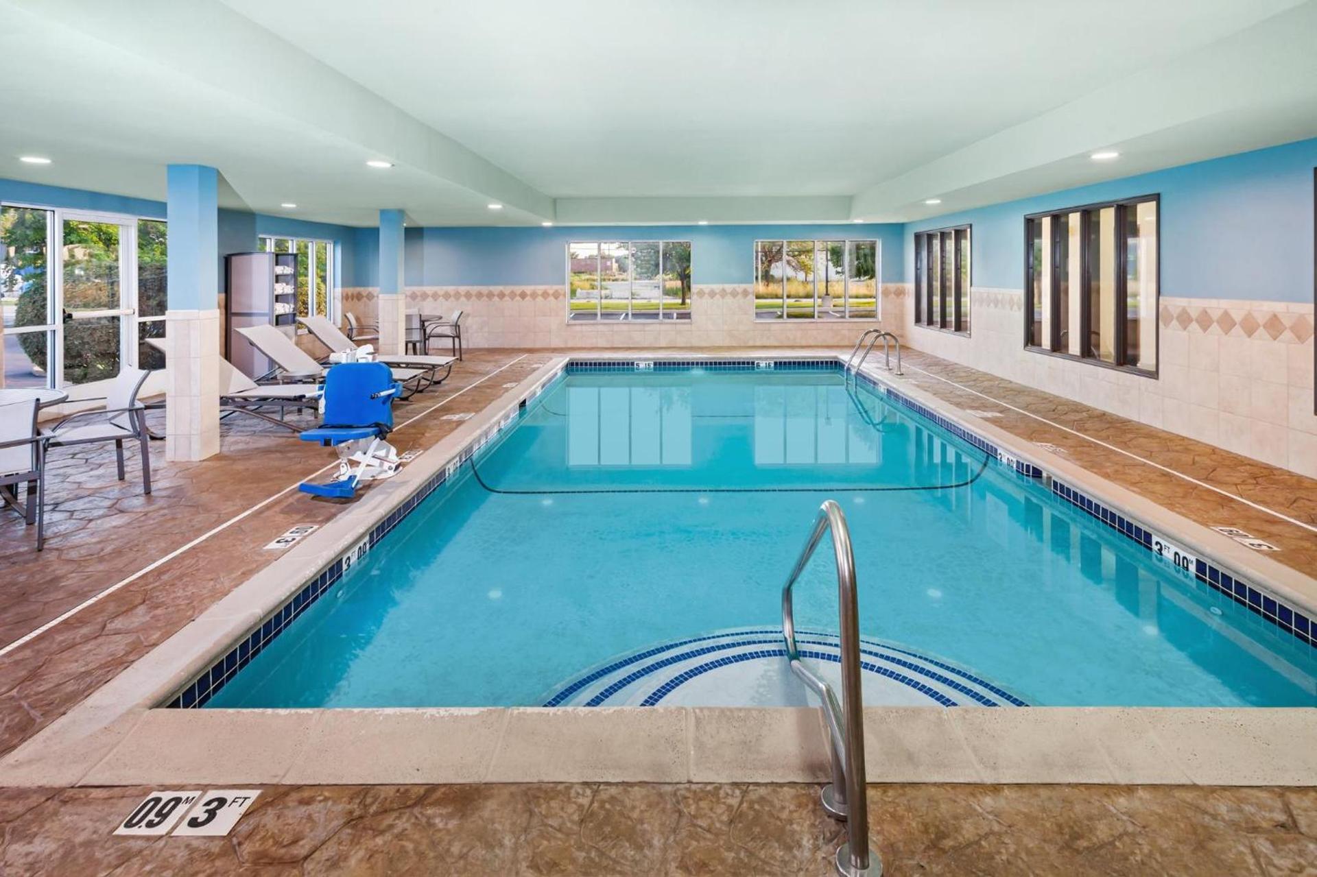 Holiday Inn Express Hotel & Suites Chicago South Lansing by IHG photo 65