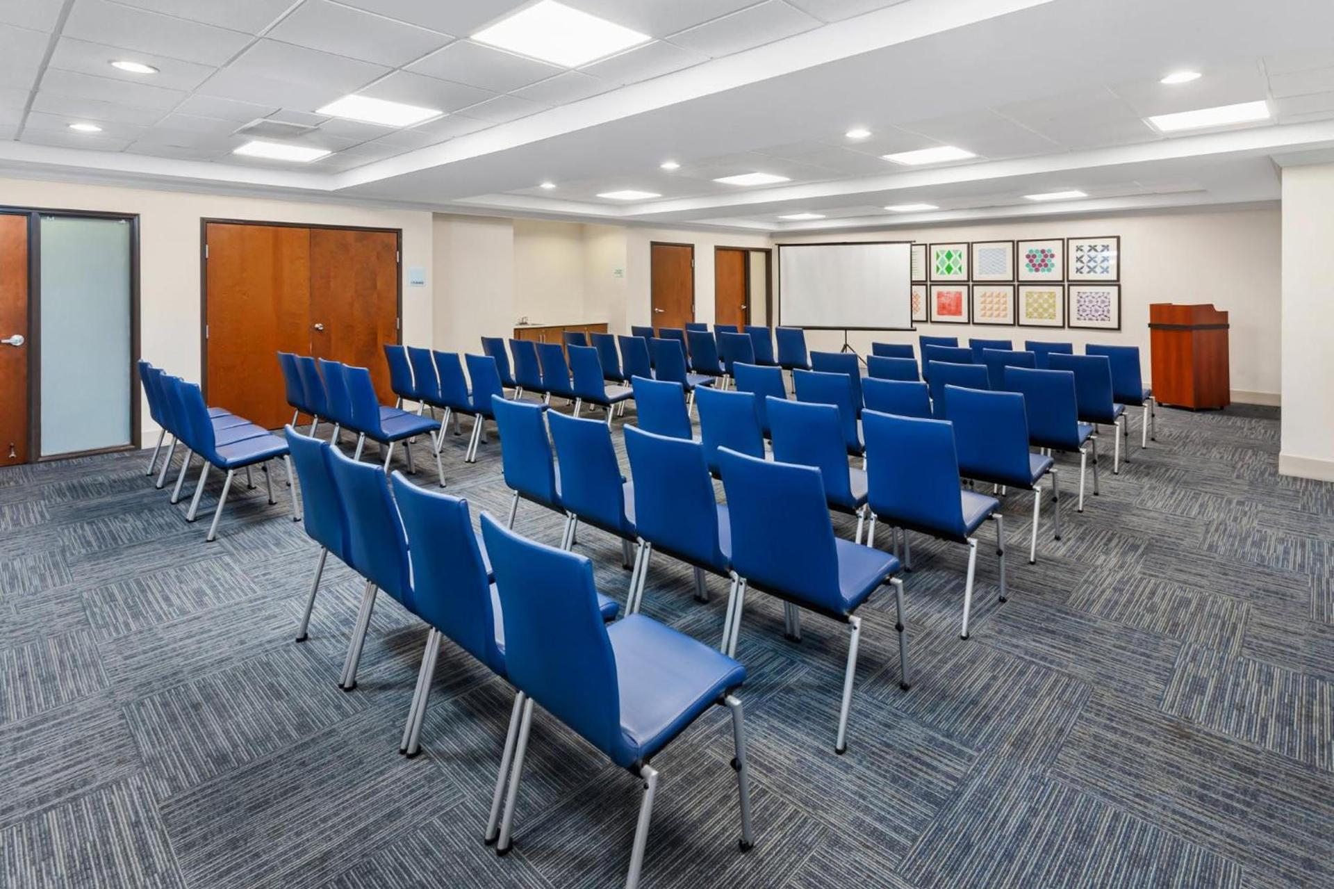 Holiday Inn Express Hotel & Suites Chicago South Lansing by IHG photo 71