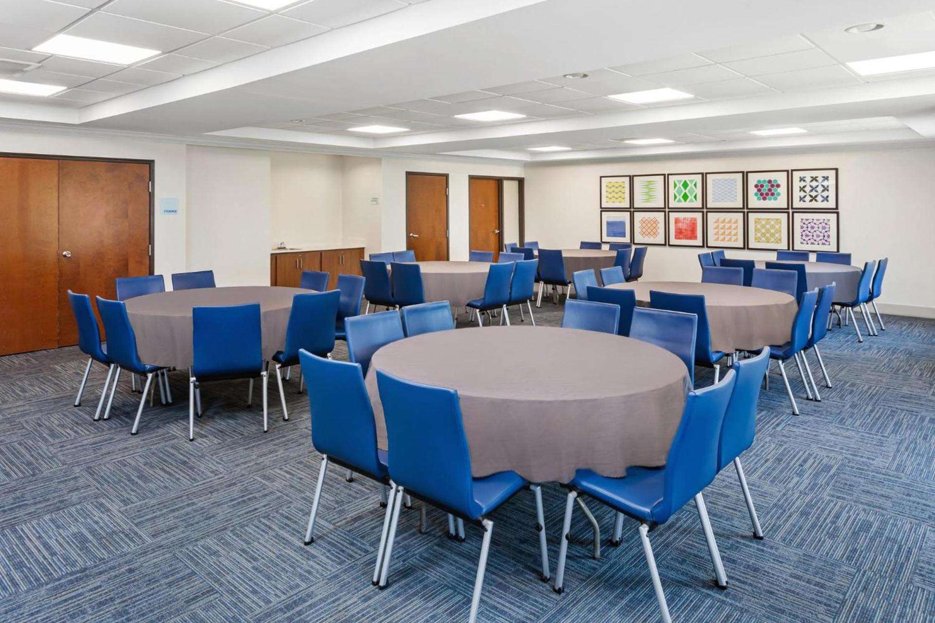 Holiday Inn Express Hotel & Suites Chicago South Lansing by IHG photo 72