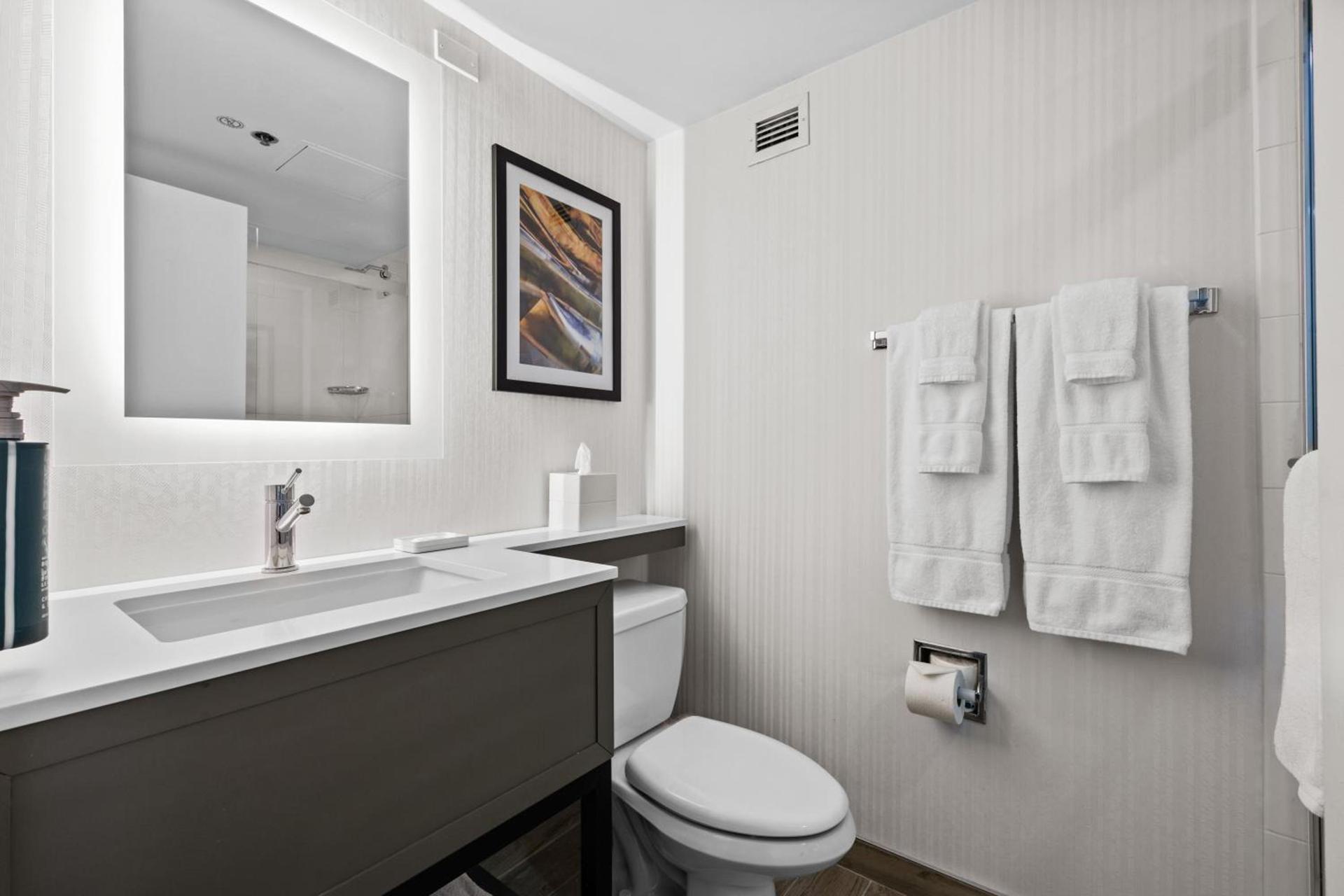 DoubleTree by Hilton New York JFK Airport photo 71