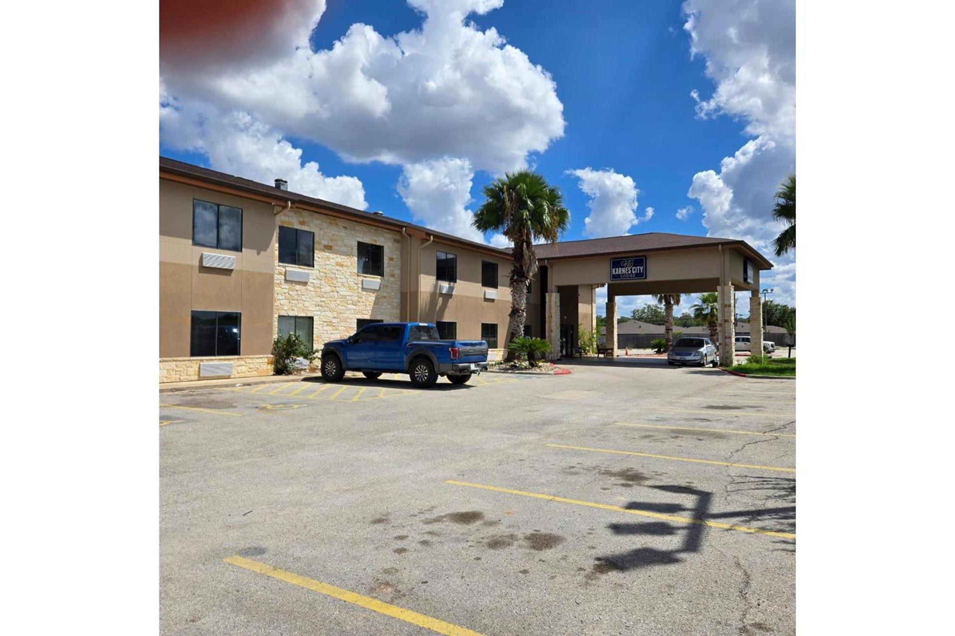 Karnes City Lodge photo 11