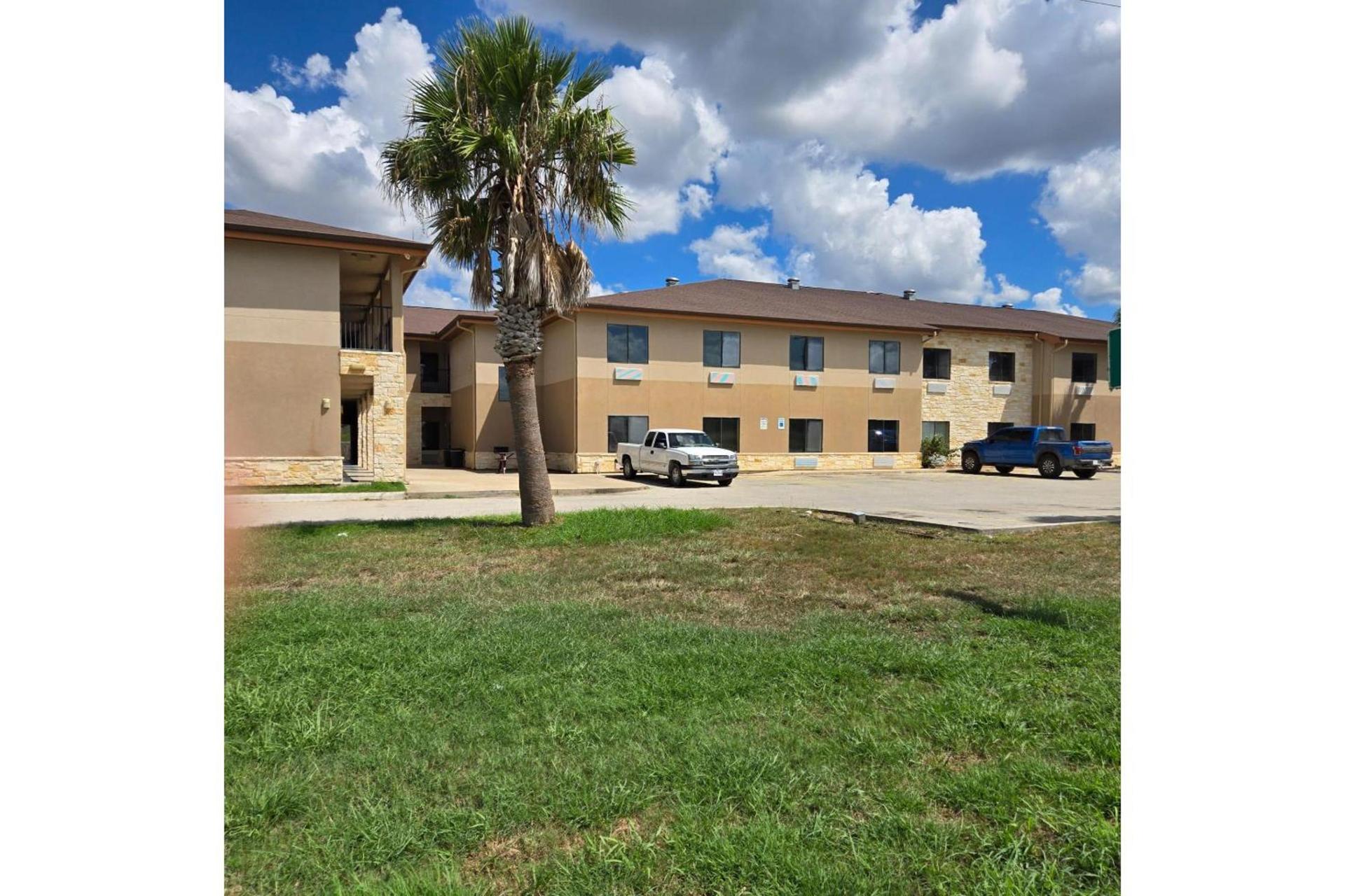 Karnes City Lodge photo 16