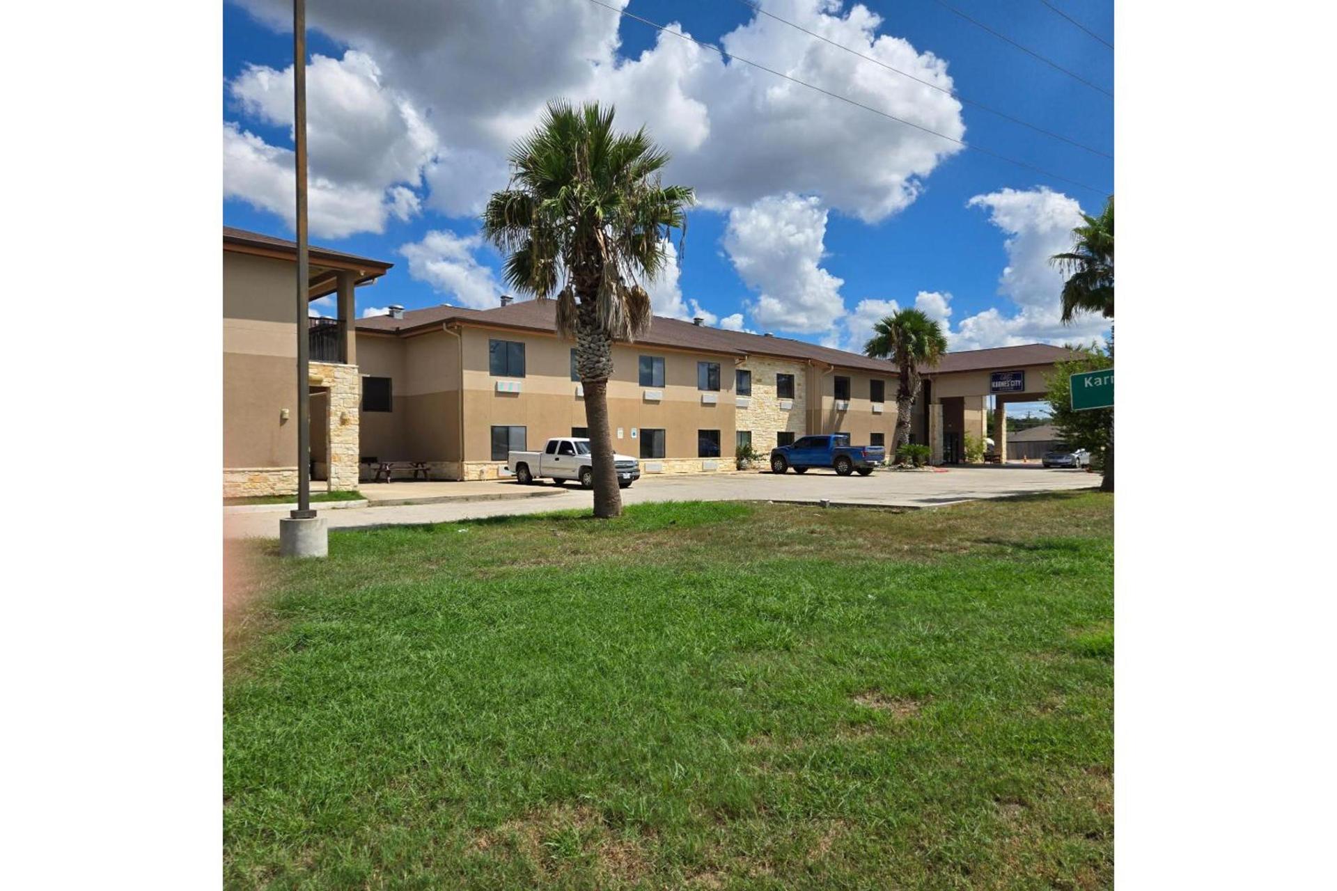 Karnes City Lodge photo 17