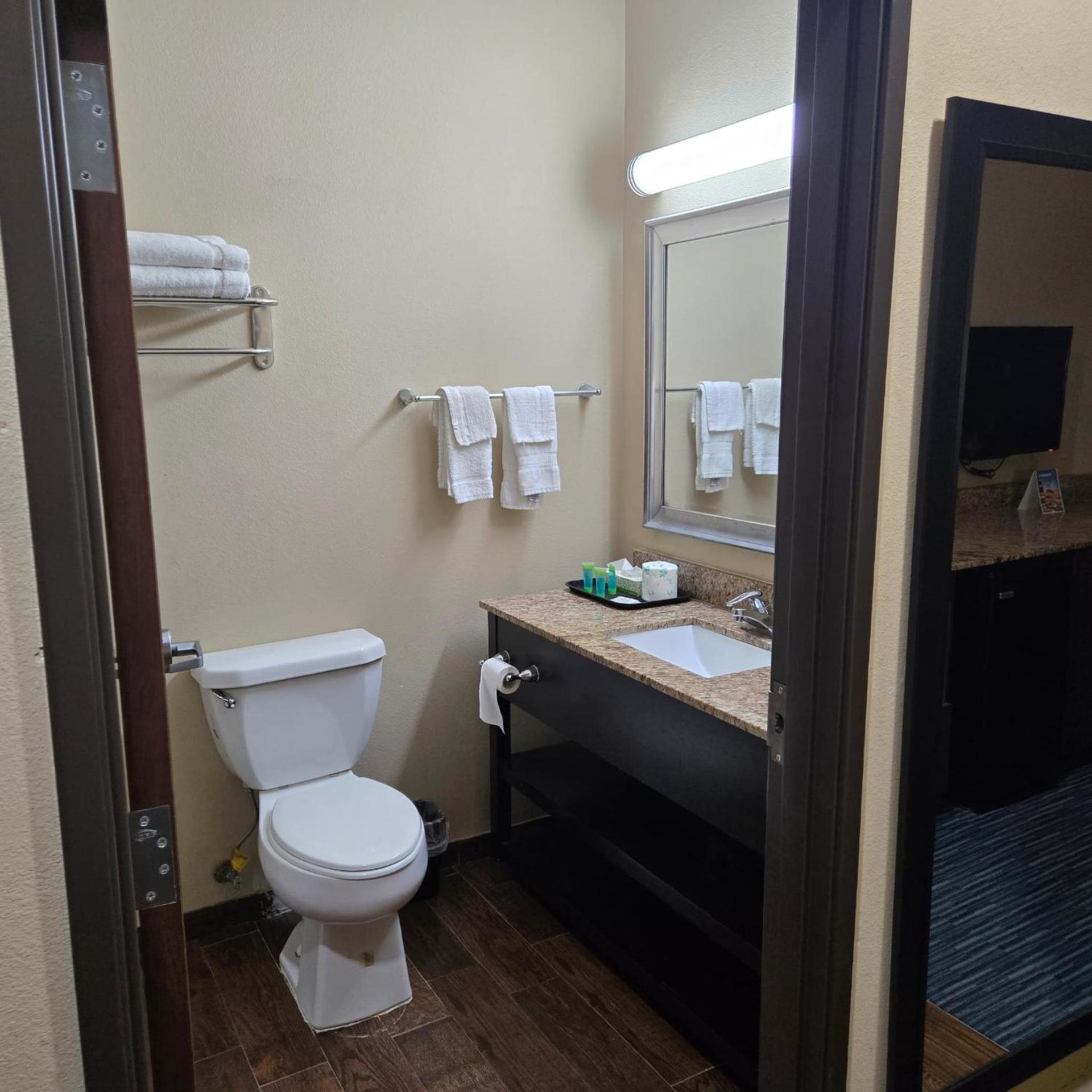 Karnes City Lodge photo 21
