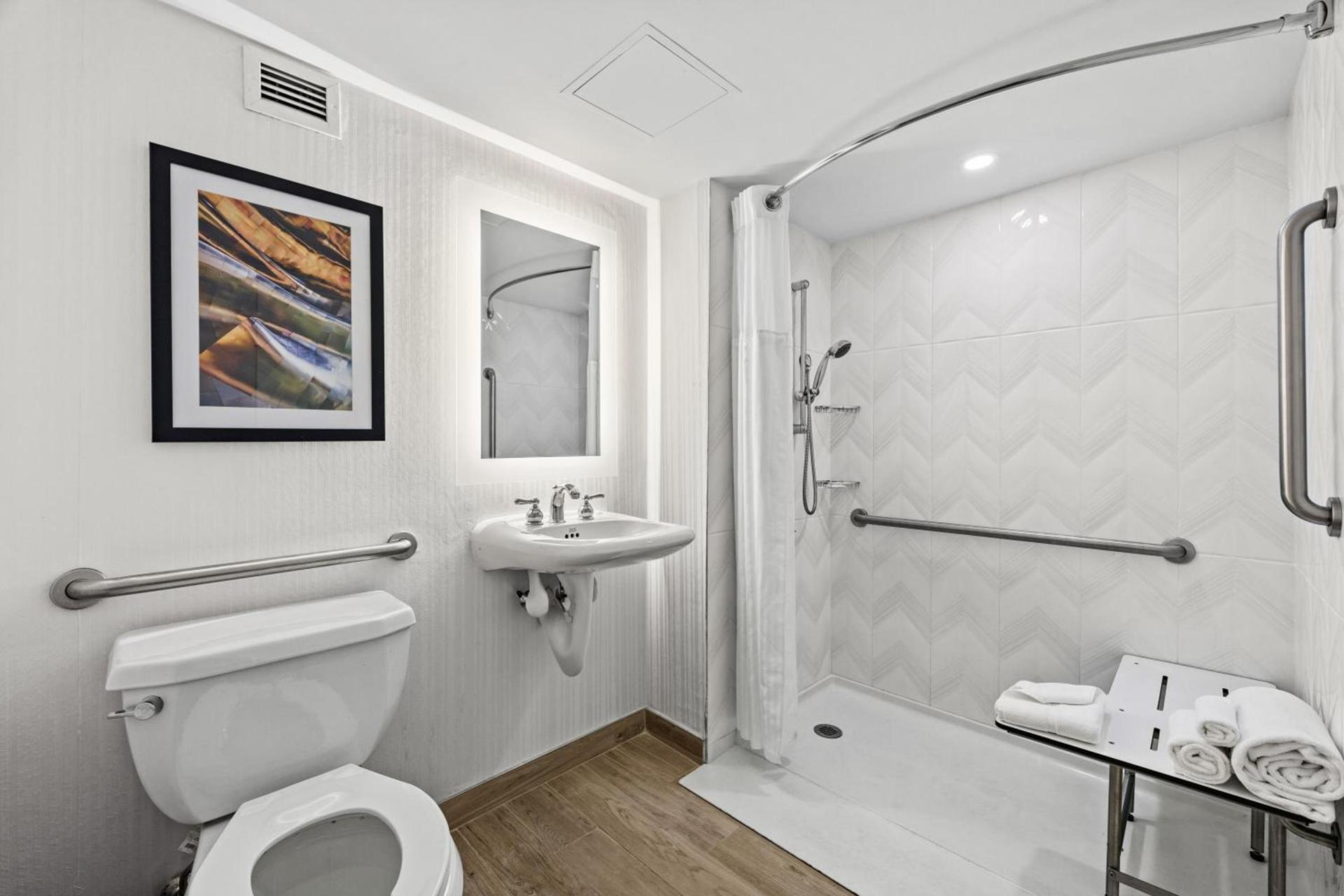DoubleTree by Hilton New York JFK Airport photo 33