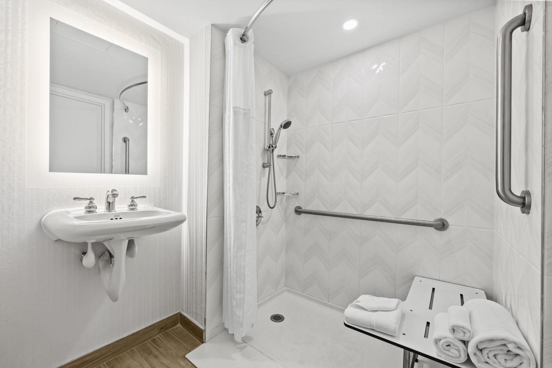DoubleTree by Hilton New York JFK Airport photo 60