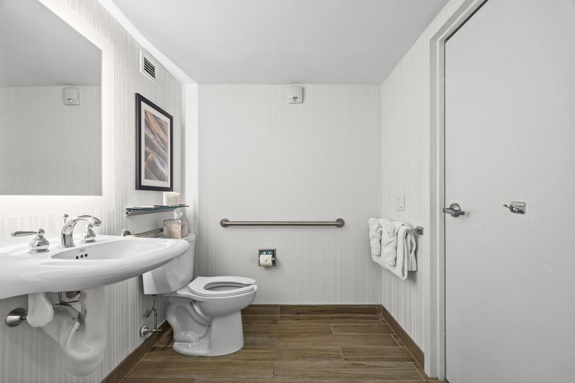 DoubleTree by Hilton New York JFK Airport photo 24