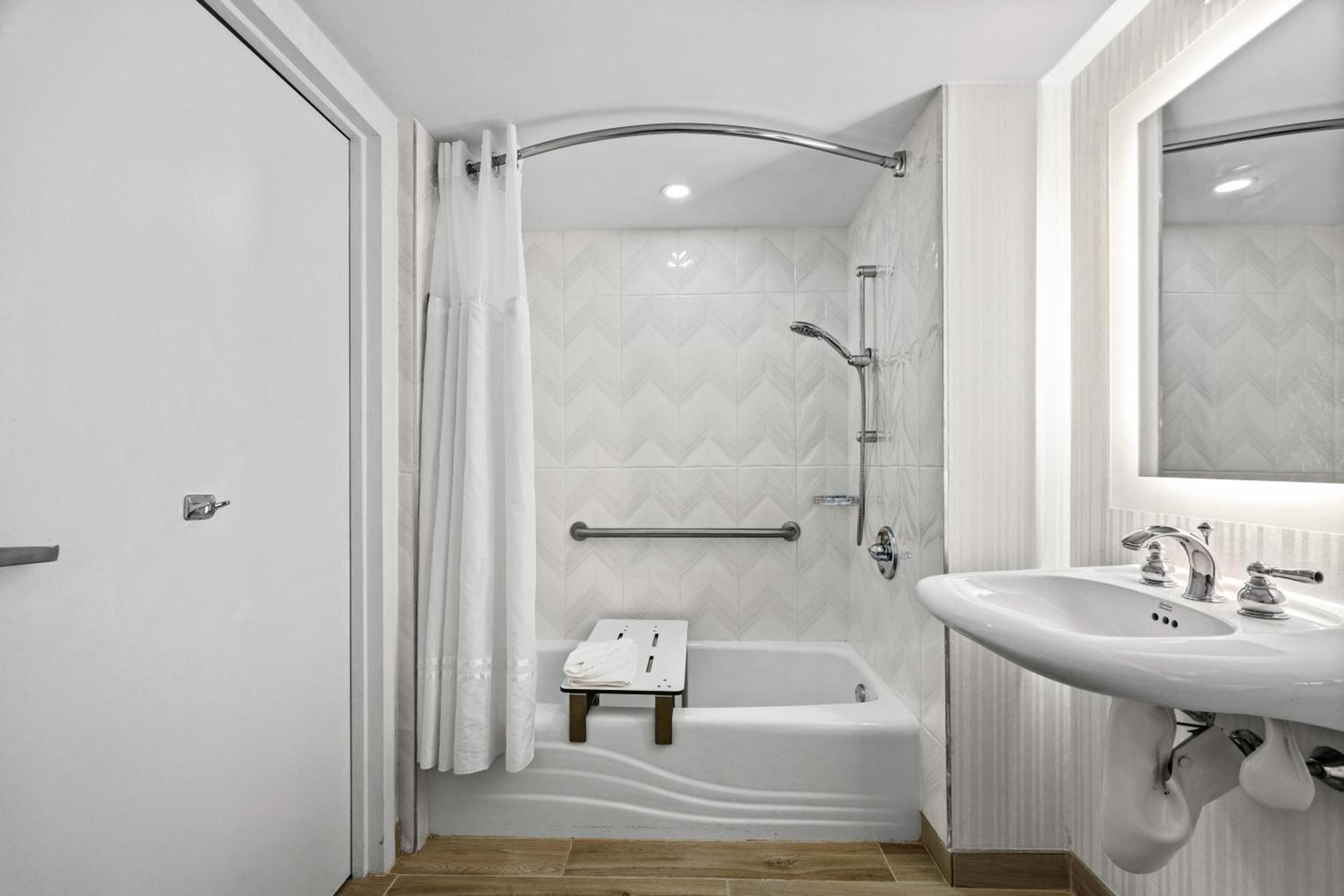 DoubleTree by Hilton New York JFK Airport photo 68