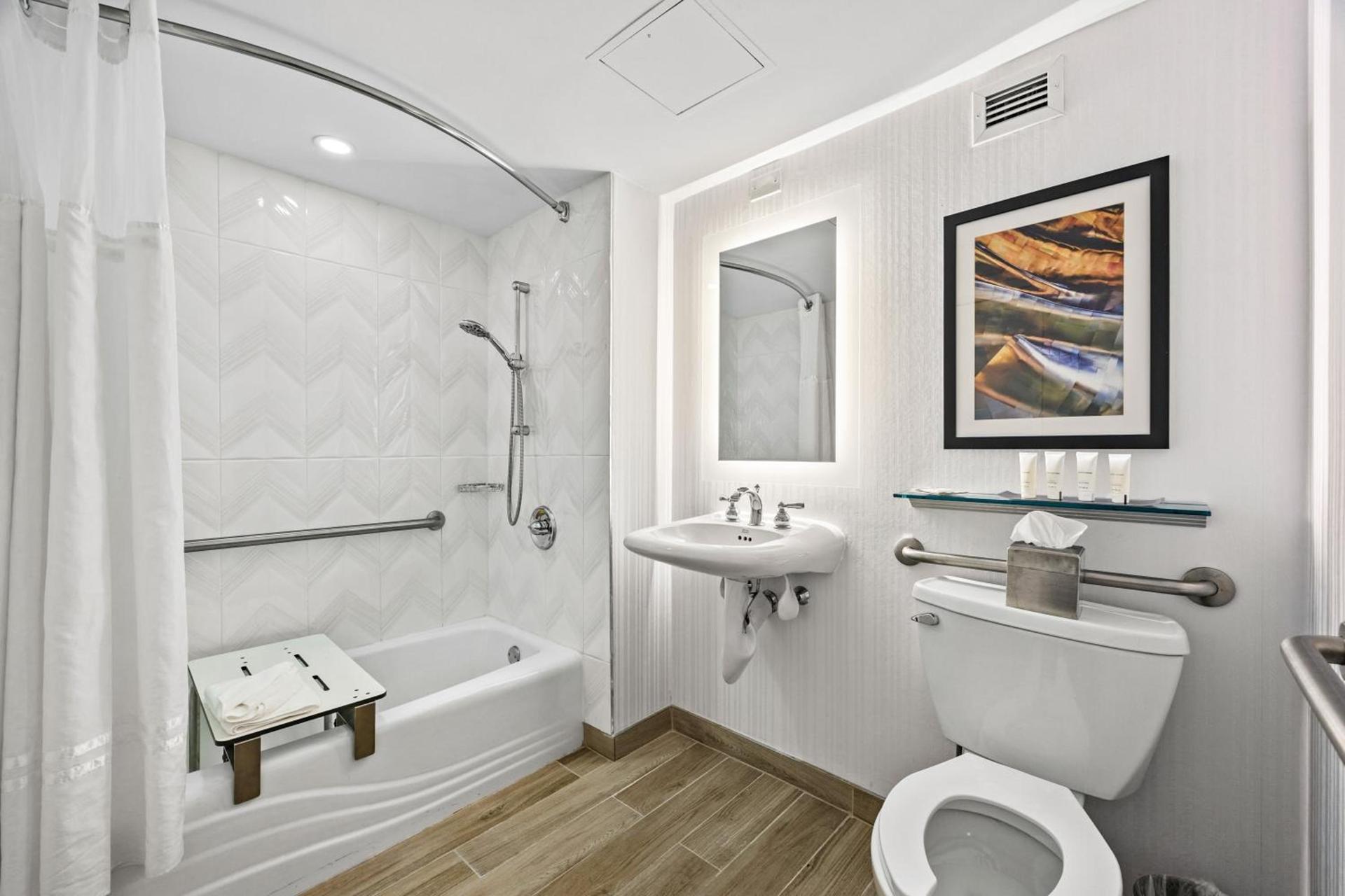 DoubleTree by Hilton New York JFK Airport photo 41