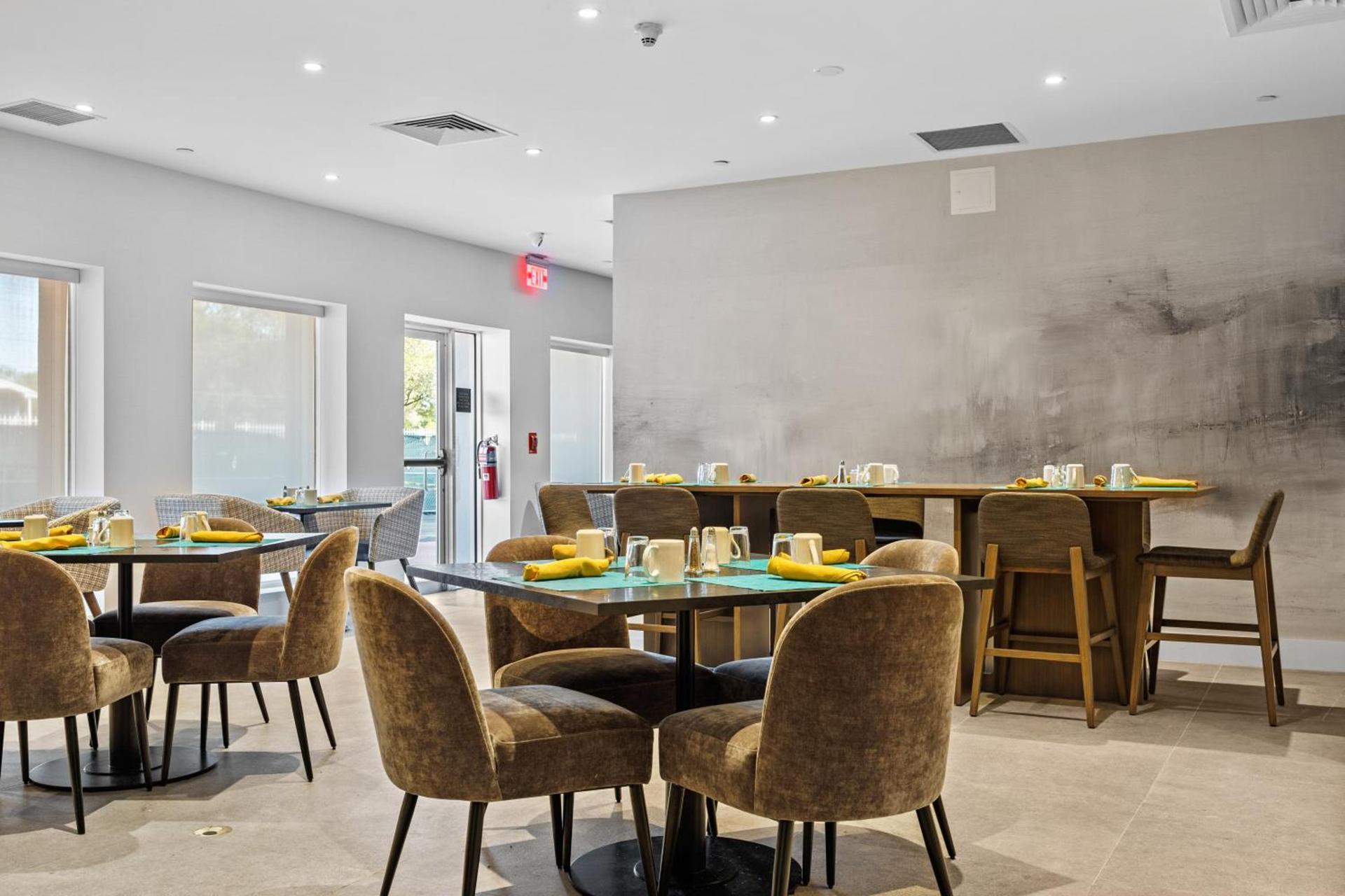 DoubleTree by Hilton New York JFK Airport photo 54