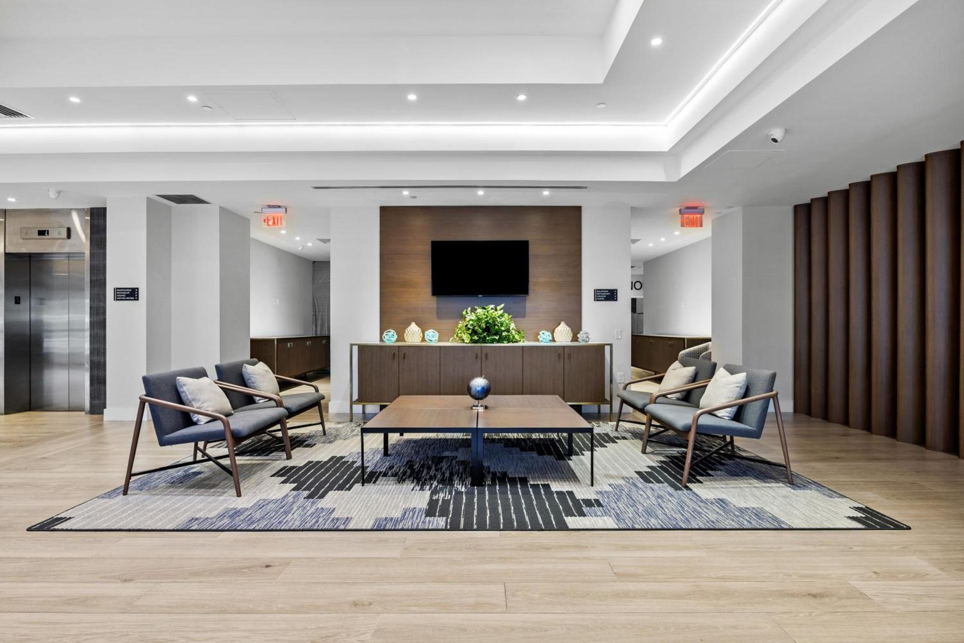 DoubleTree by Hilton New York JFK Airport photo 2