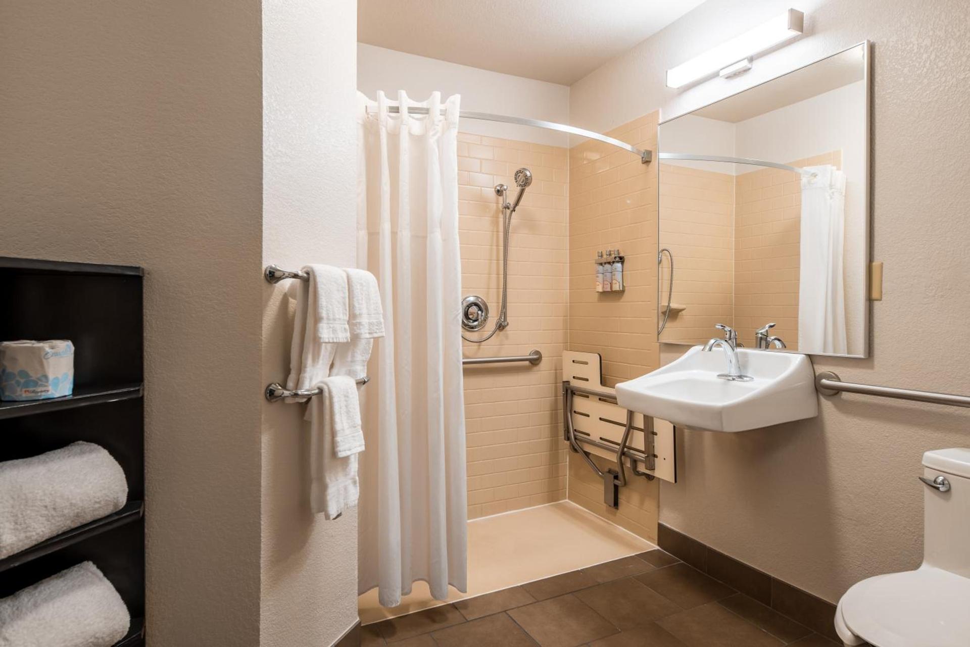 Sonesta Simply Suites Fort Worth photo 15