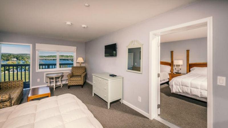 Crescent Lake Inn and Suites photo 5