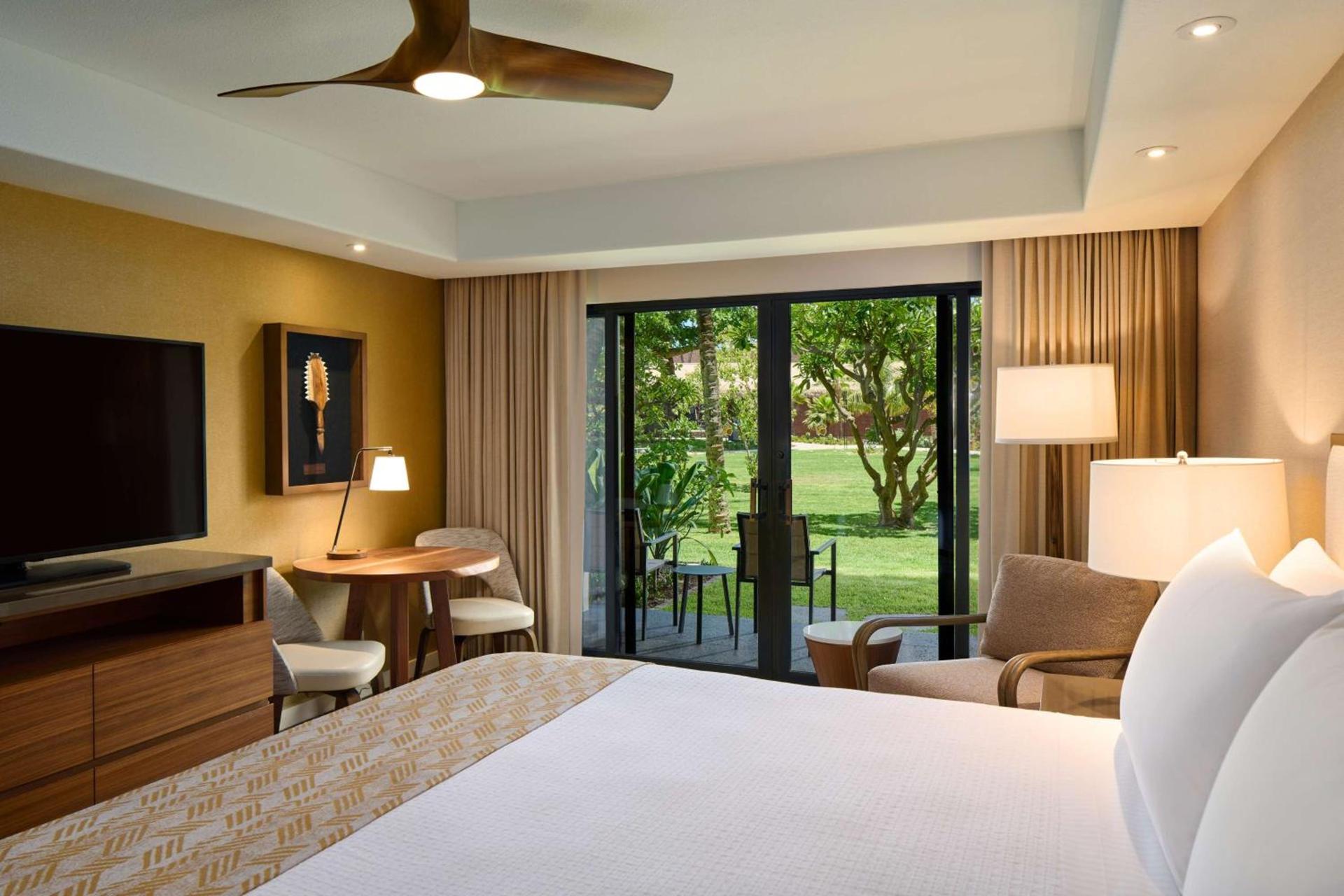 OUTRIGGER Kāʻanapali Beach Resort photo 2
