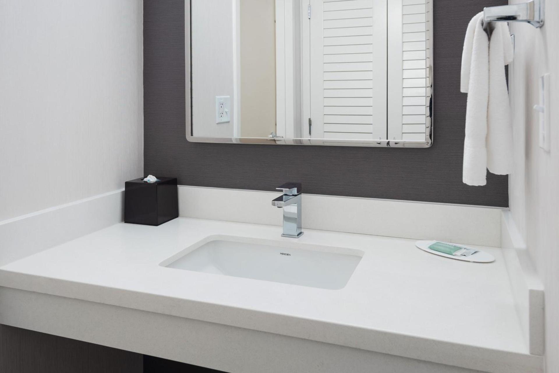 Courtyard by Marriott New Haven Wallingford photo 13