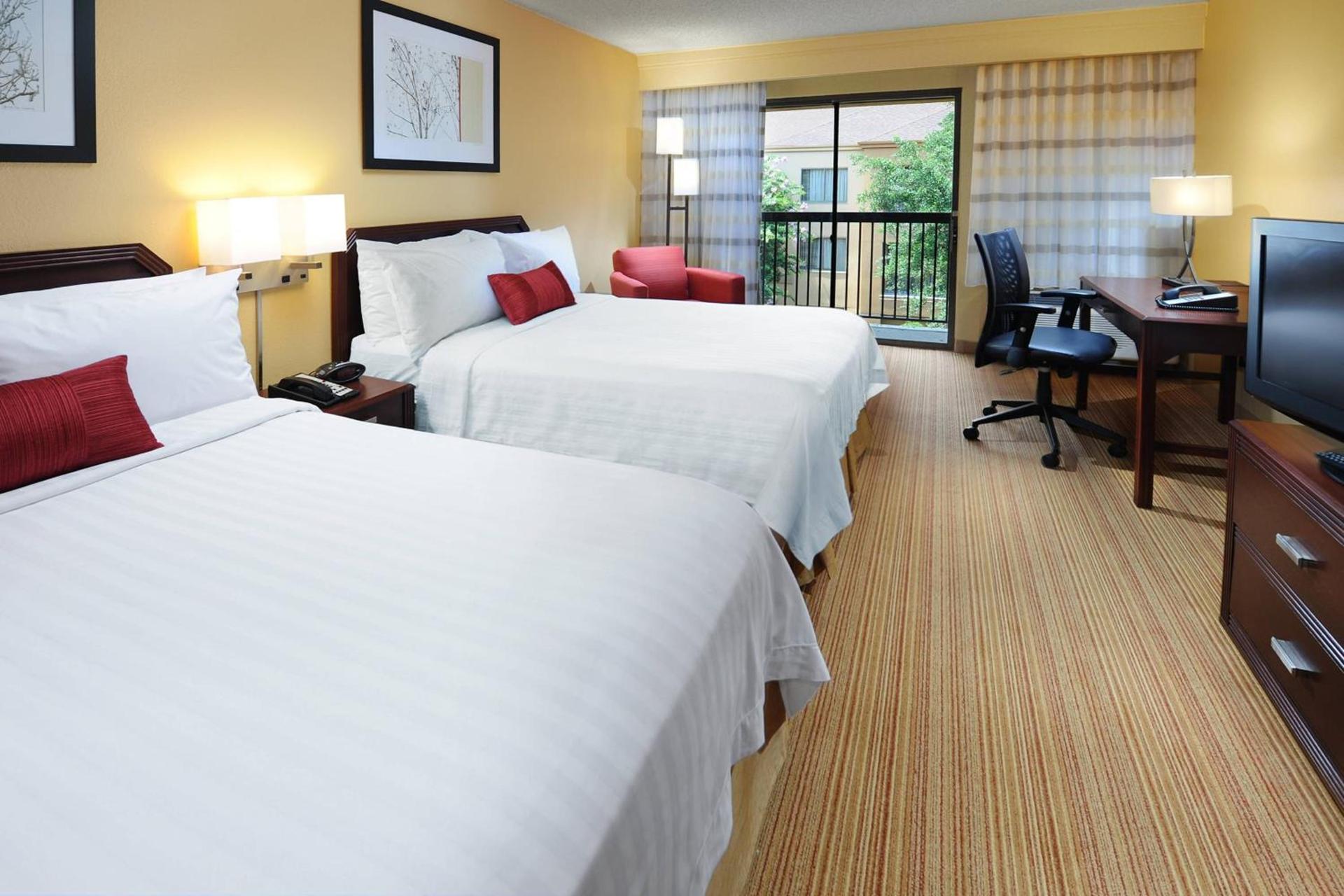 Courtyard by Marriott Houston Hobby Airport photo 5