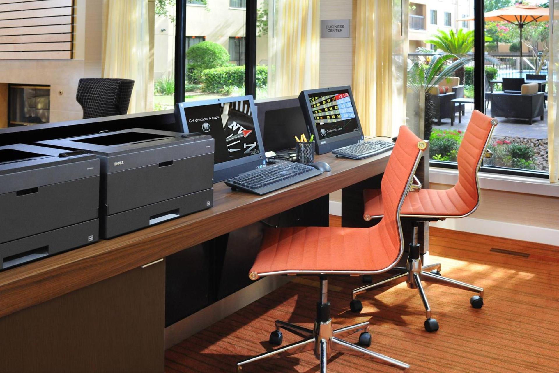 Courtyard by Marriott Houston Hobby Airport photo 11