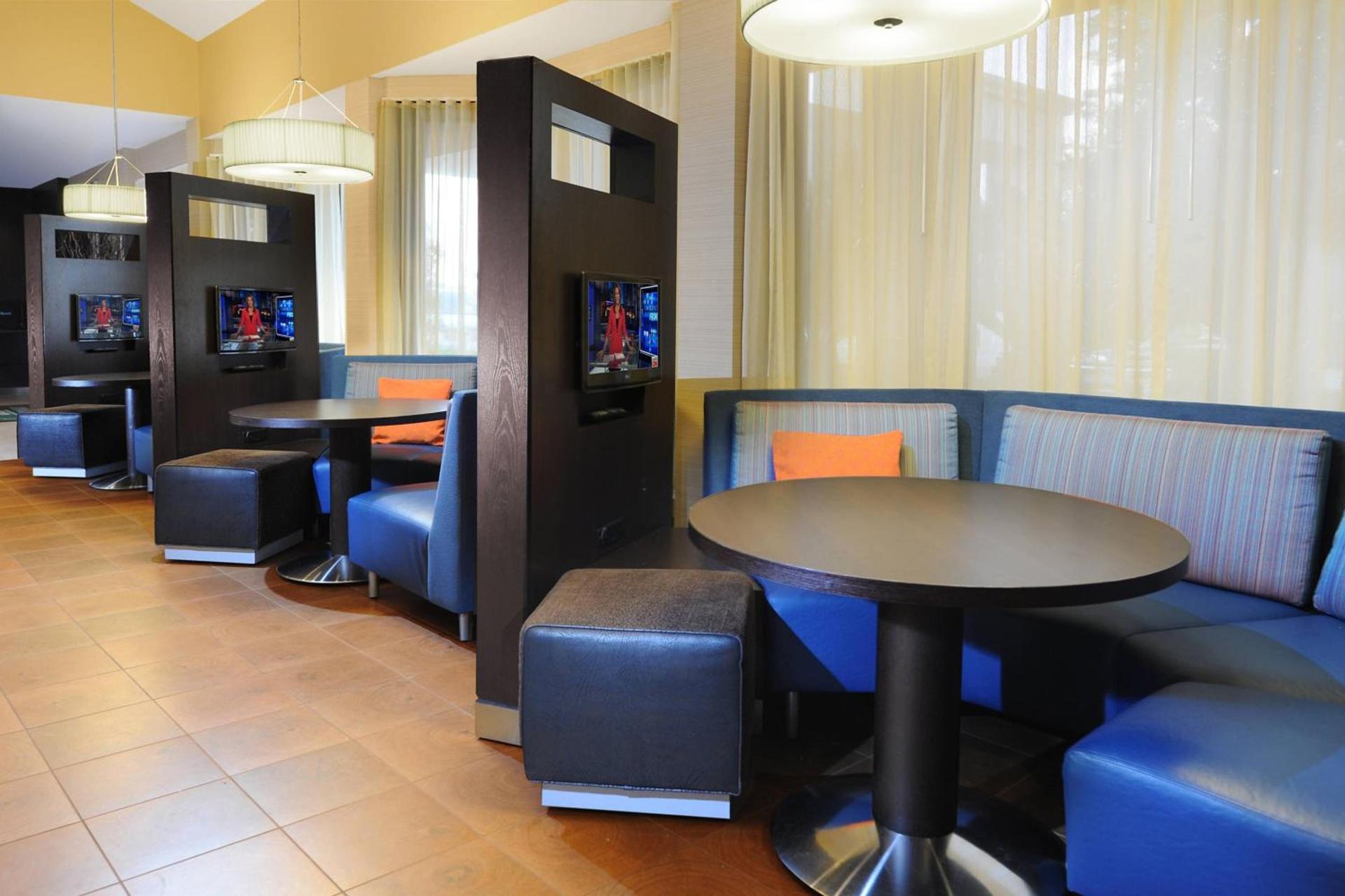 Courtyard by Marriott Houston Hobby Airport photo 13