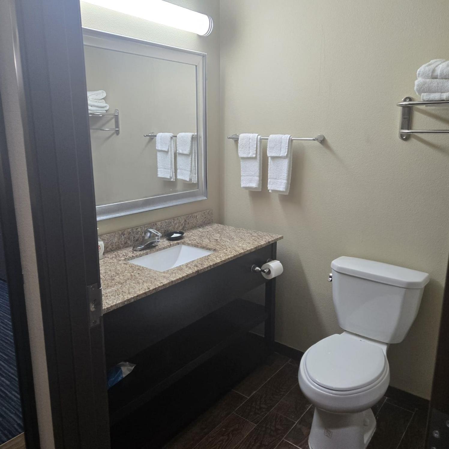 Karnes City Lodge photo 24