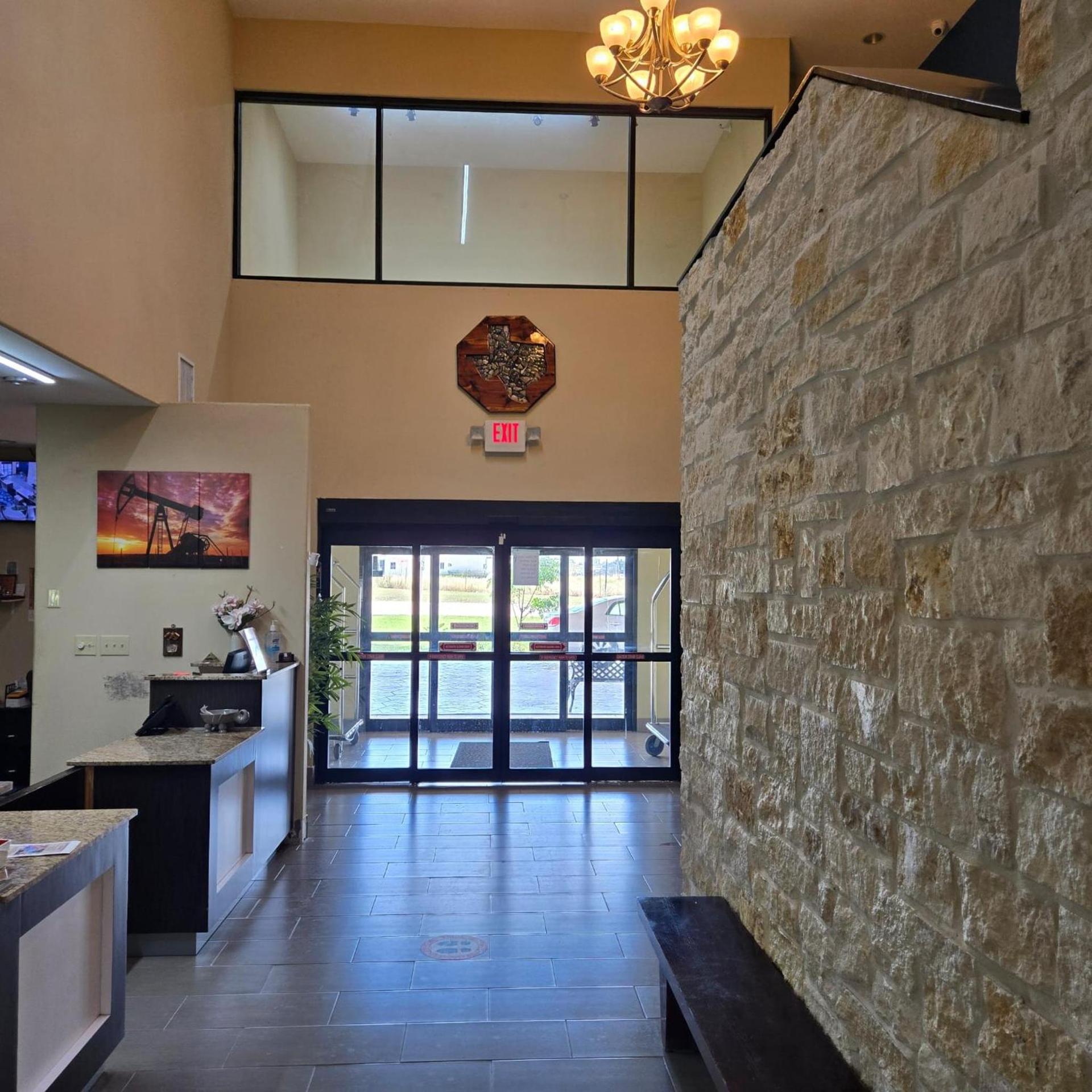 Karnes City Lodge photo 31