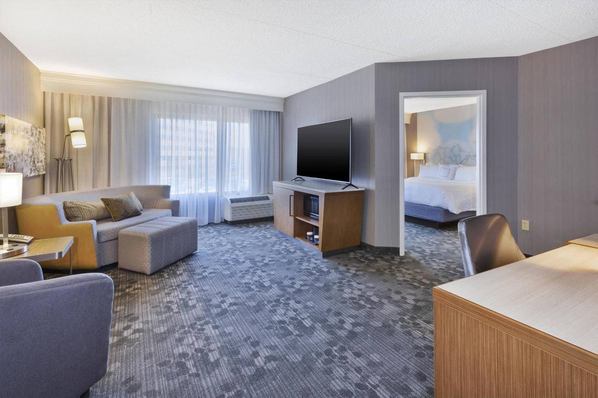 Courtyard by Marriott Secaucus Meadowlands photo 14