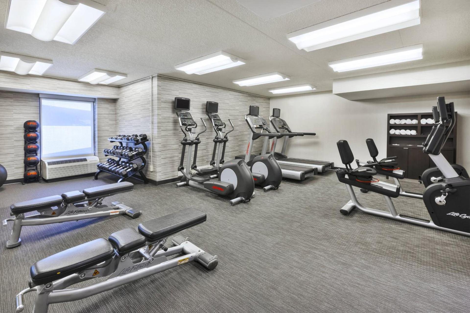 Courtyard by Marriott Secaucus Meadowlands photo 25