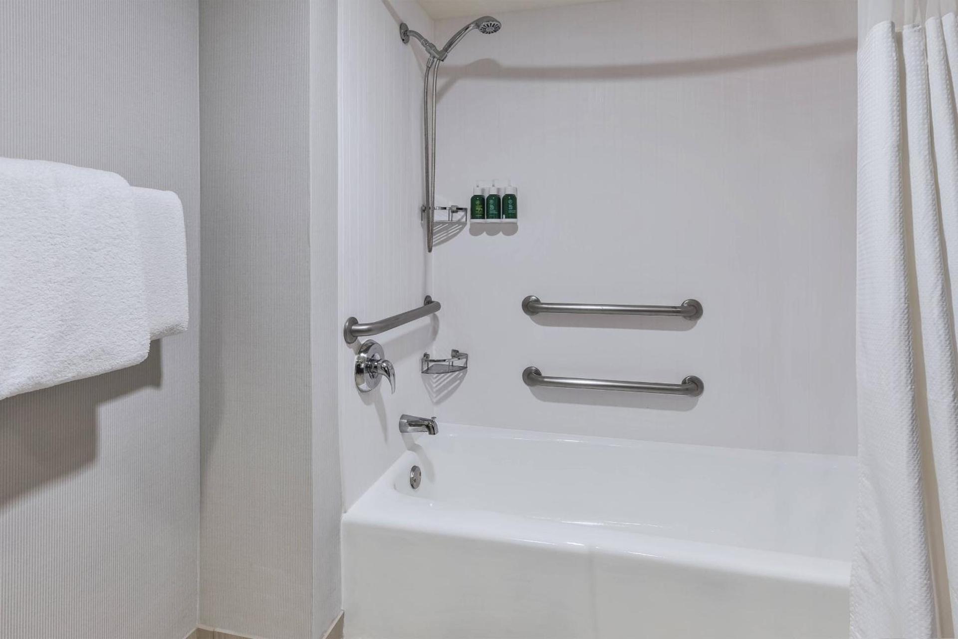Courtyard by Marriott Secaucus Meadowlands photo 10