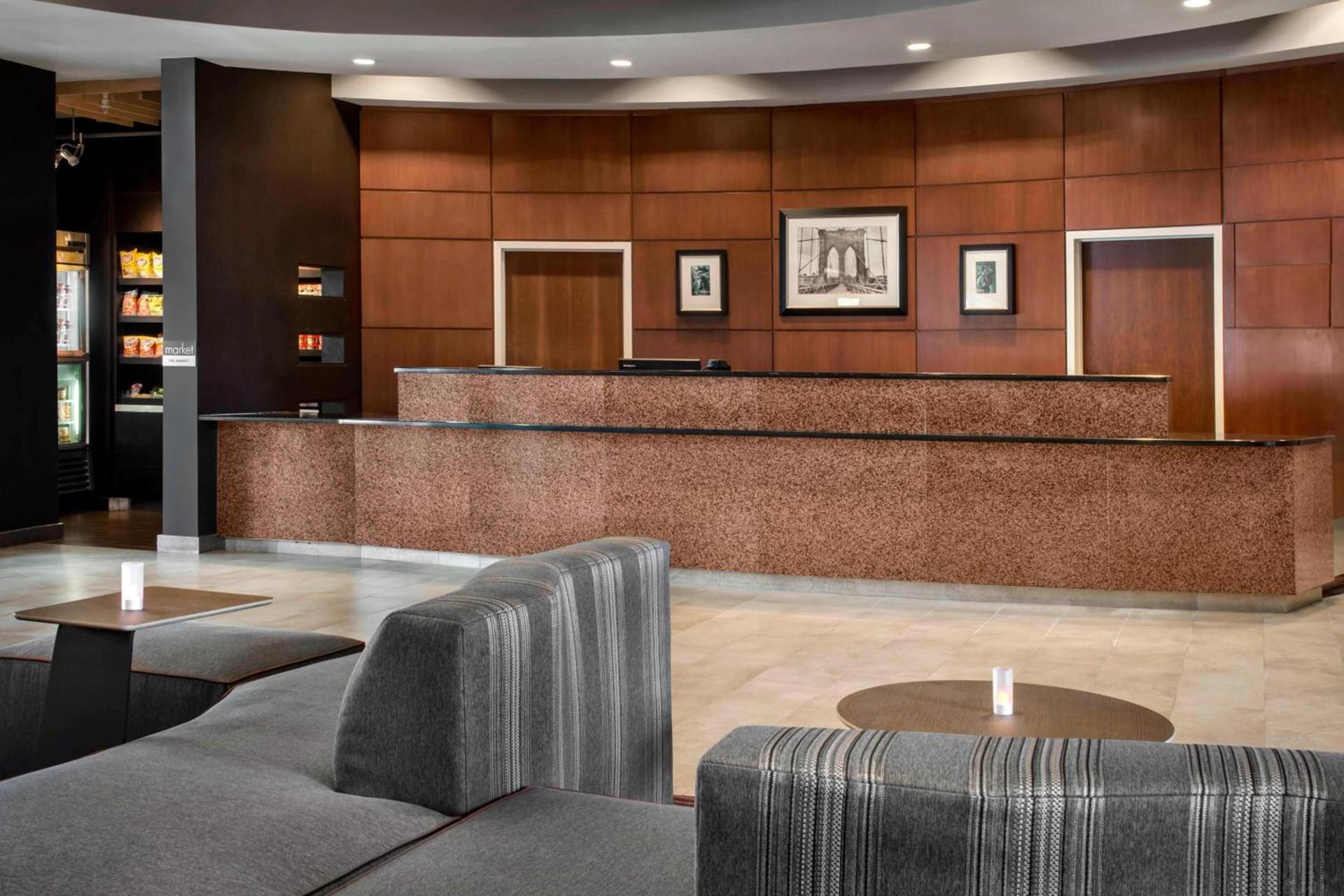 Courtyard by Marriott Newark Elizabeth photo 2