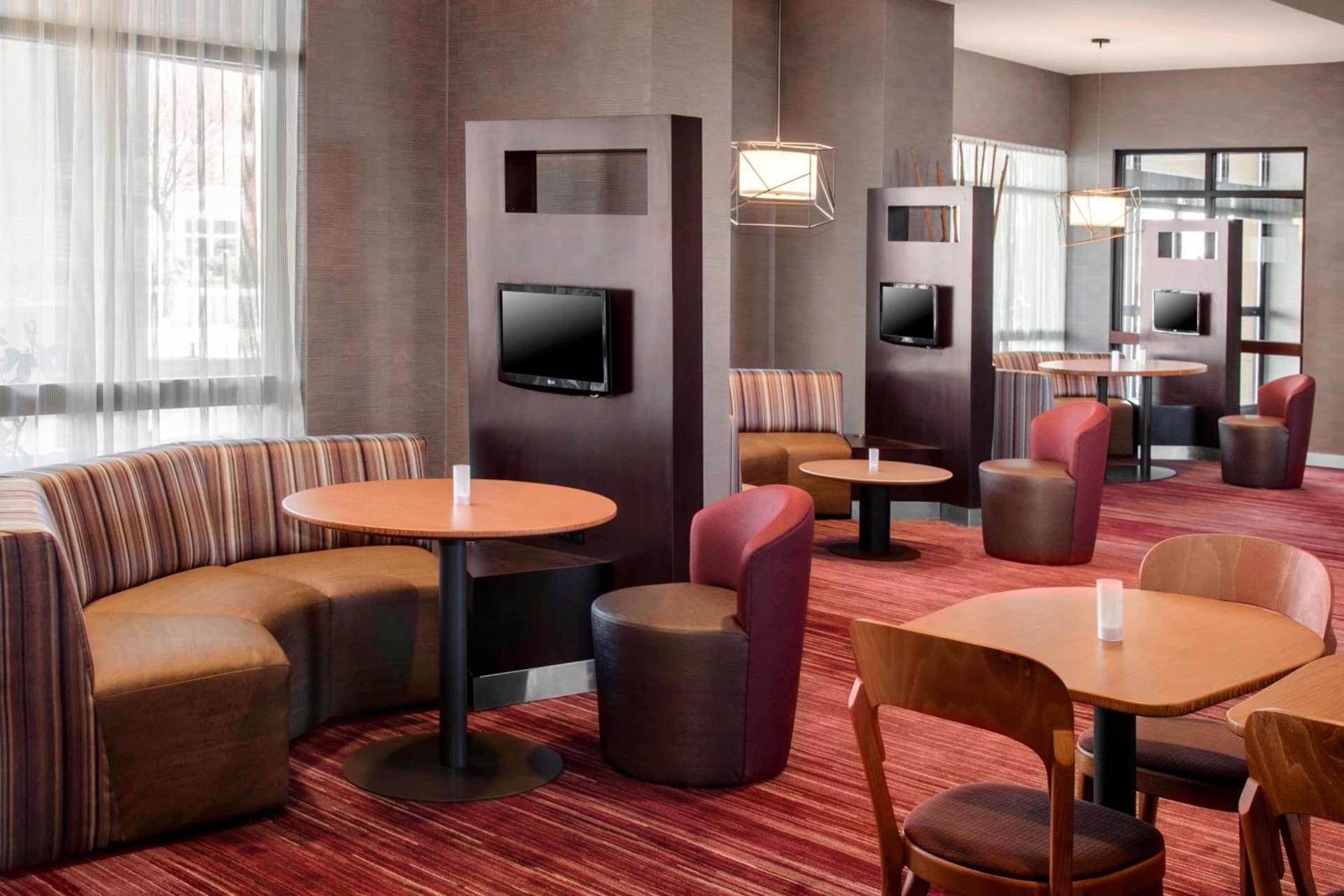 Courtyard by Marriott Newark Elizabeth photo 14