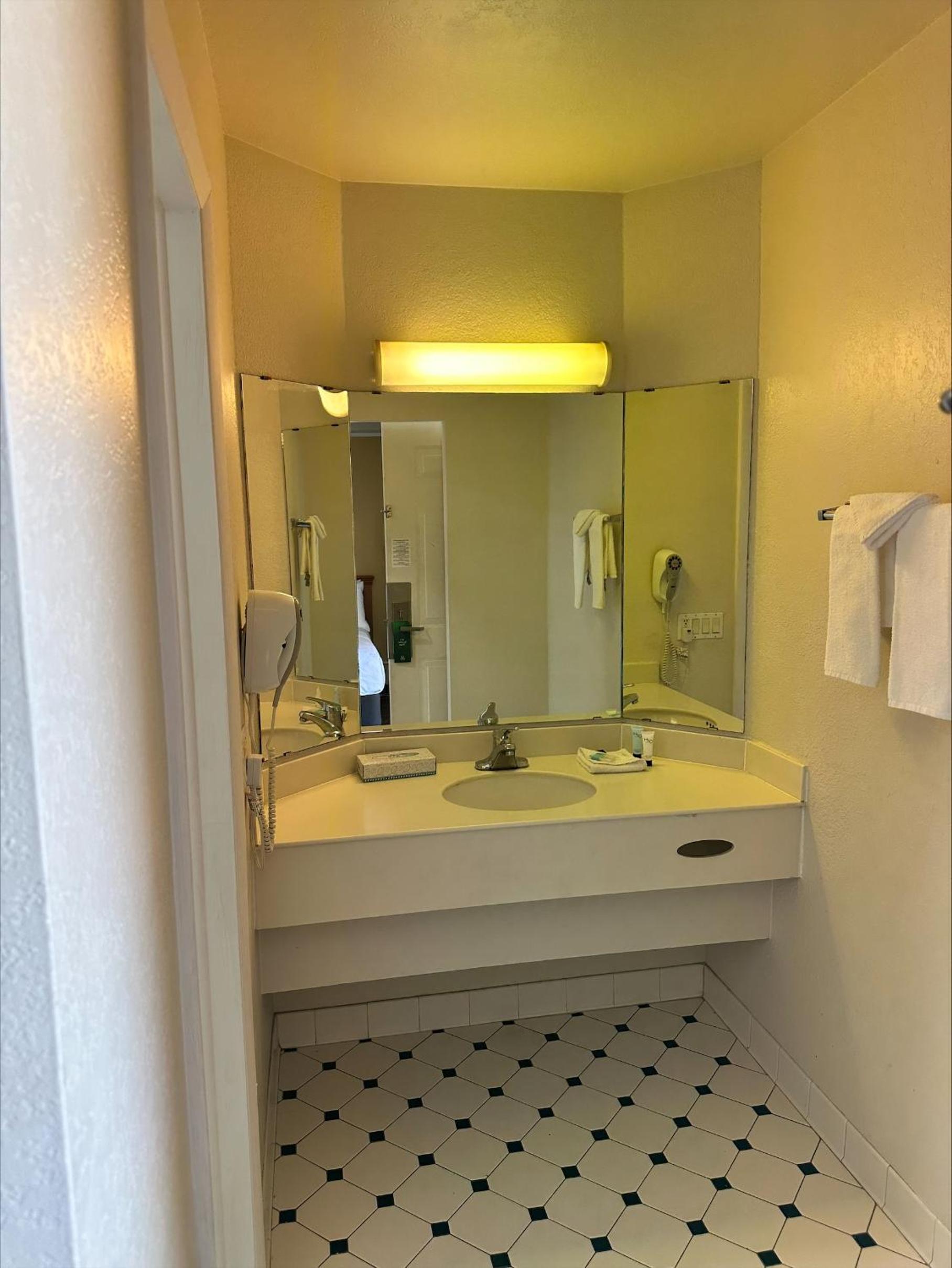 Motel 6 Aurora, CO - Medical Center photo 6
