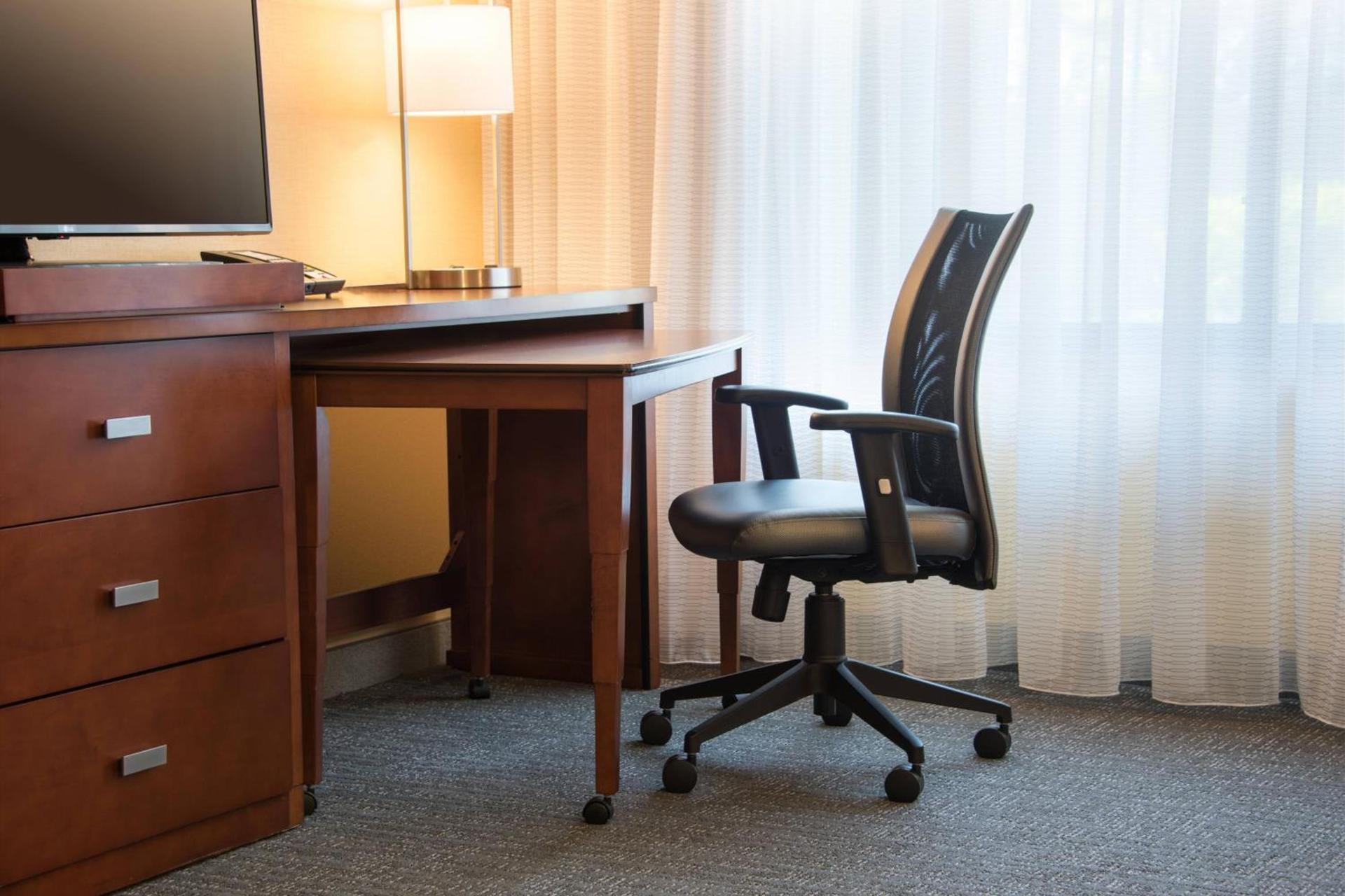 Courtyard by Marriott Waldorf photo 10