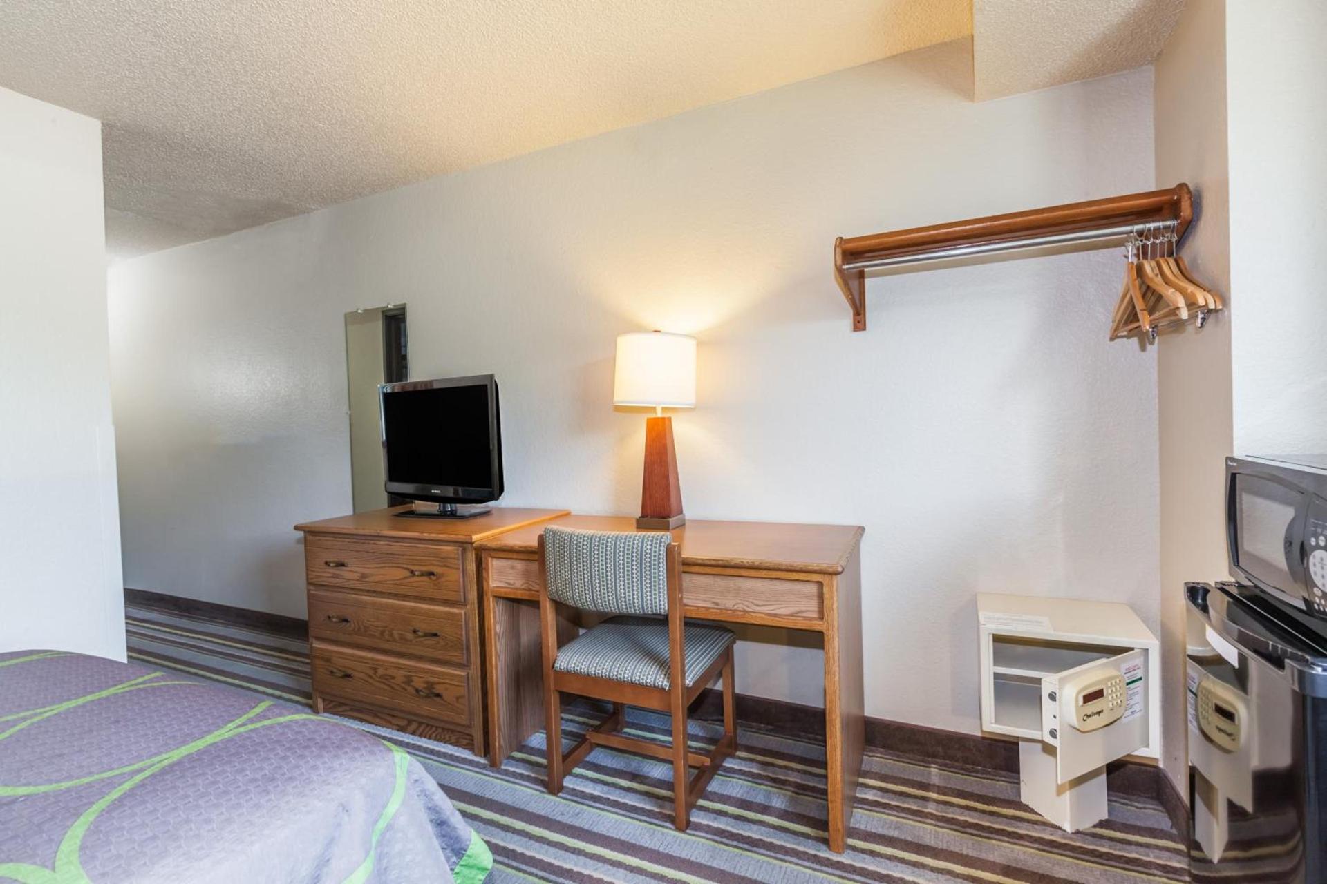 Super 8 by Wyndham Dunbar/Charleston Area photo 15