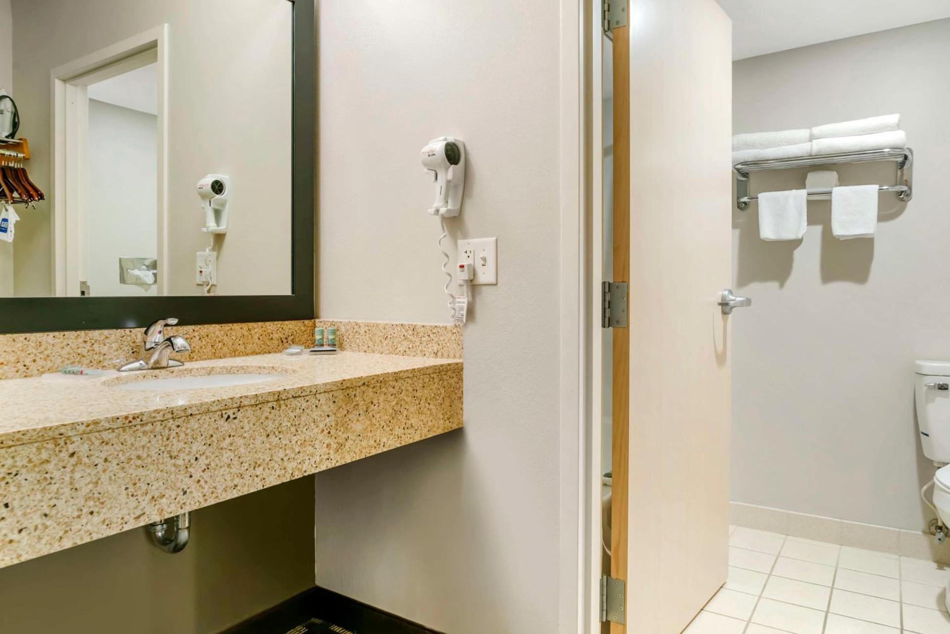 Best Western Beacon Inn photo 23