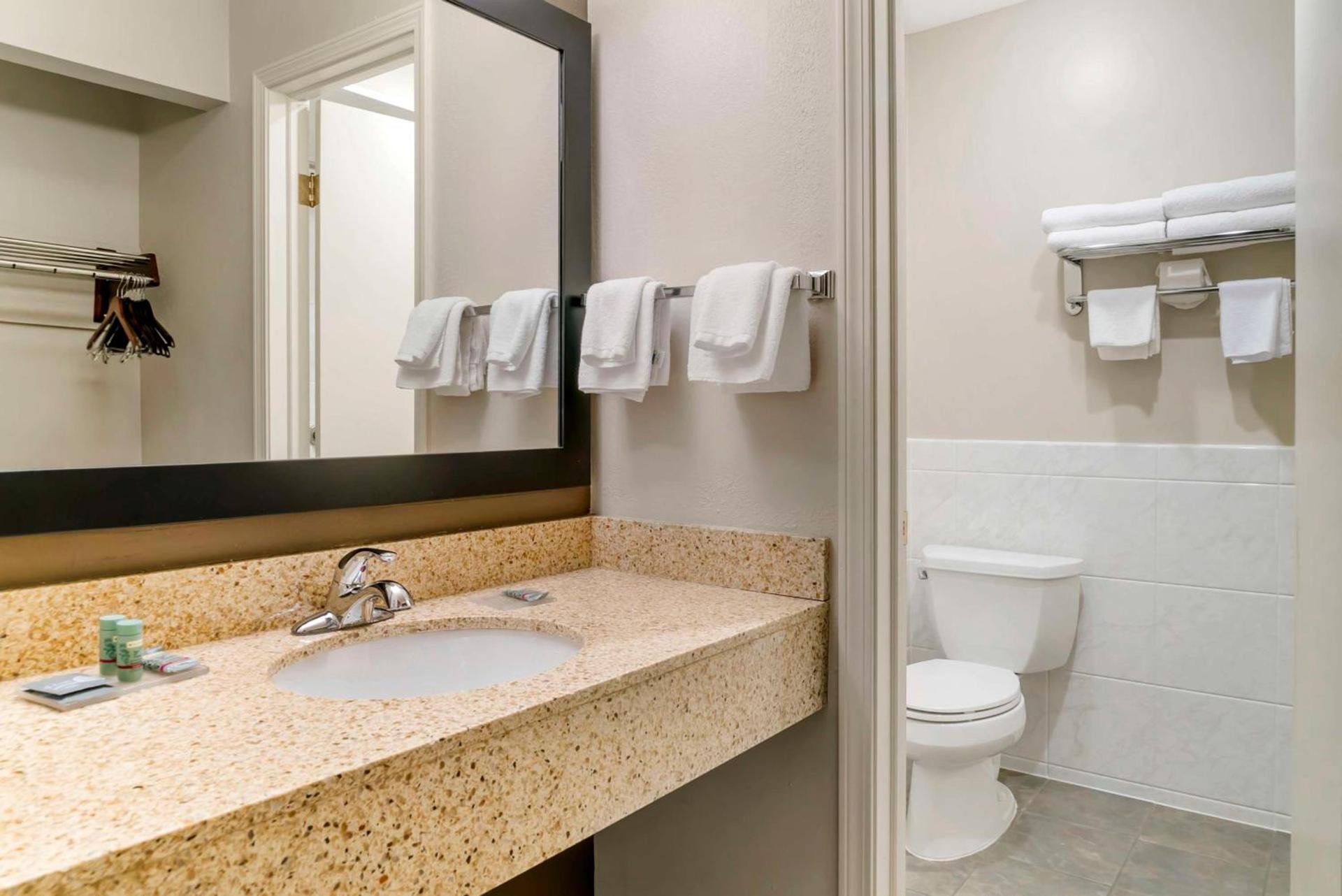 Best Western Beacon Inn photo 27