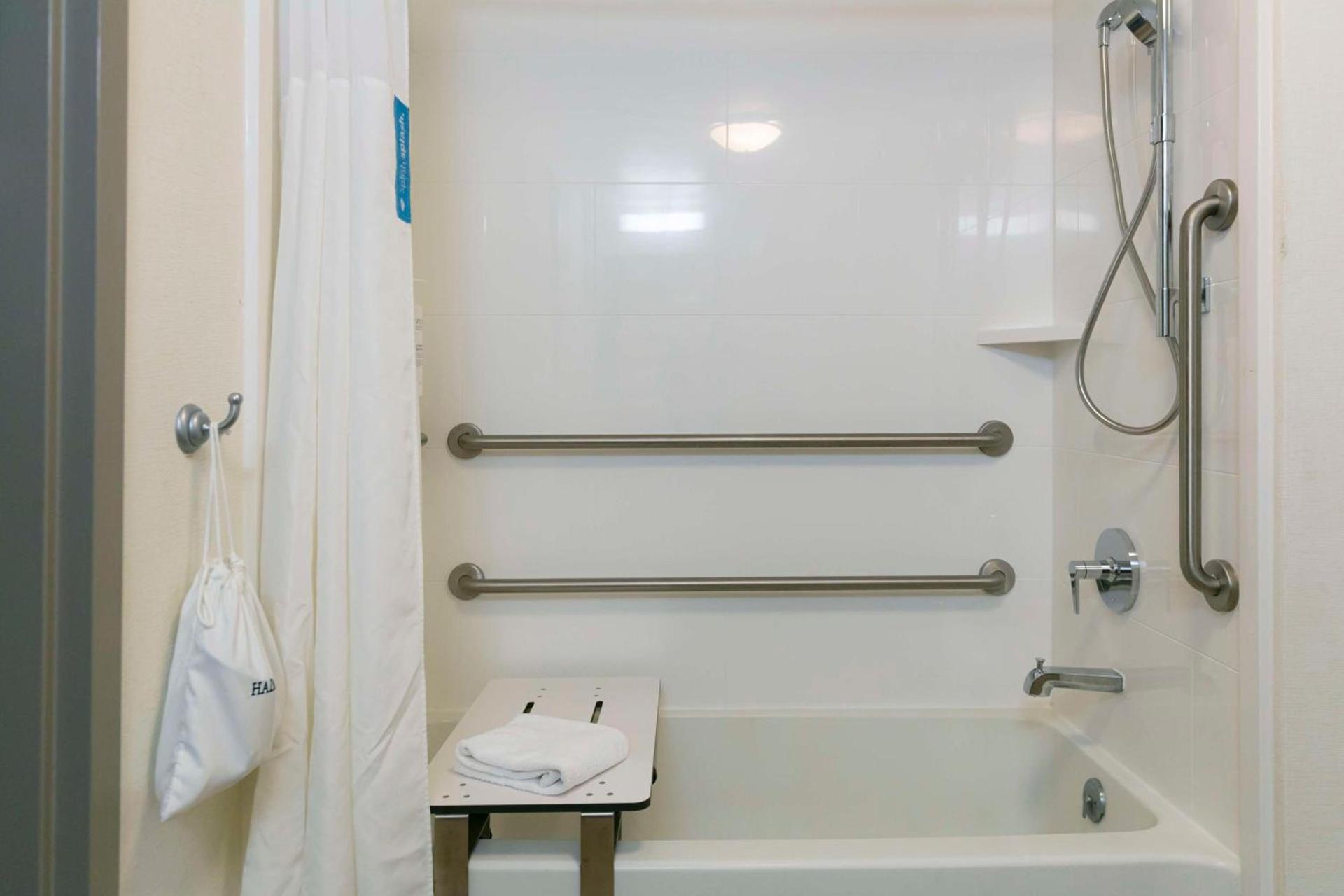 Hampton Inn Scranton at Montage Mountain photo 23