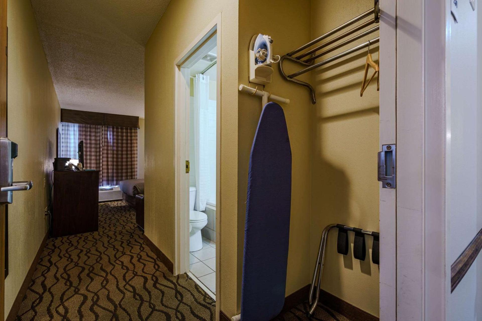 Quality Inn I-75 West Chester-North Cincinnati photo 15