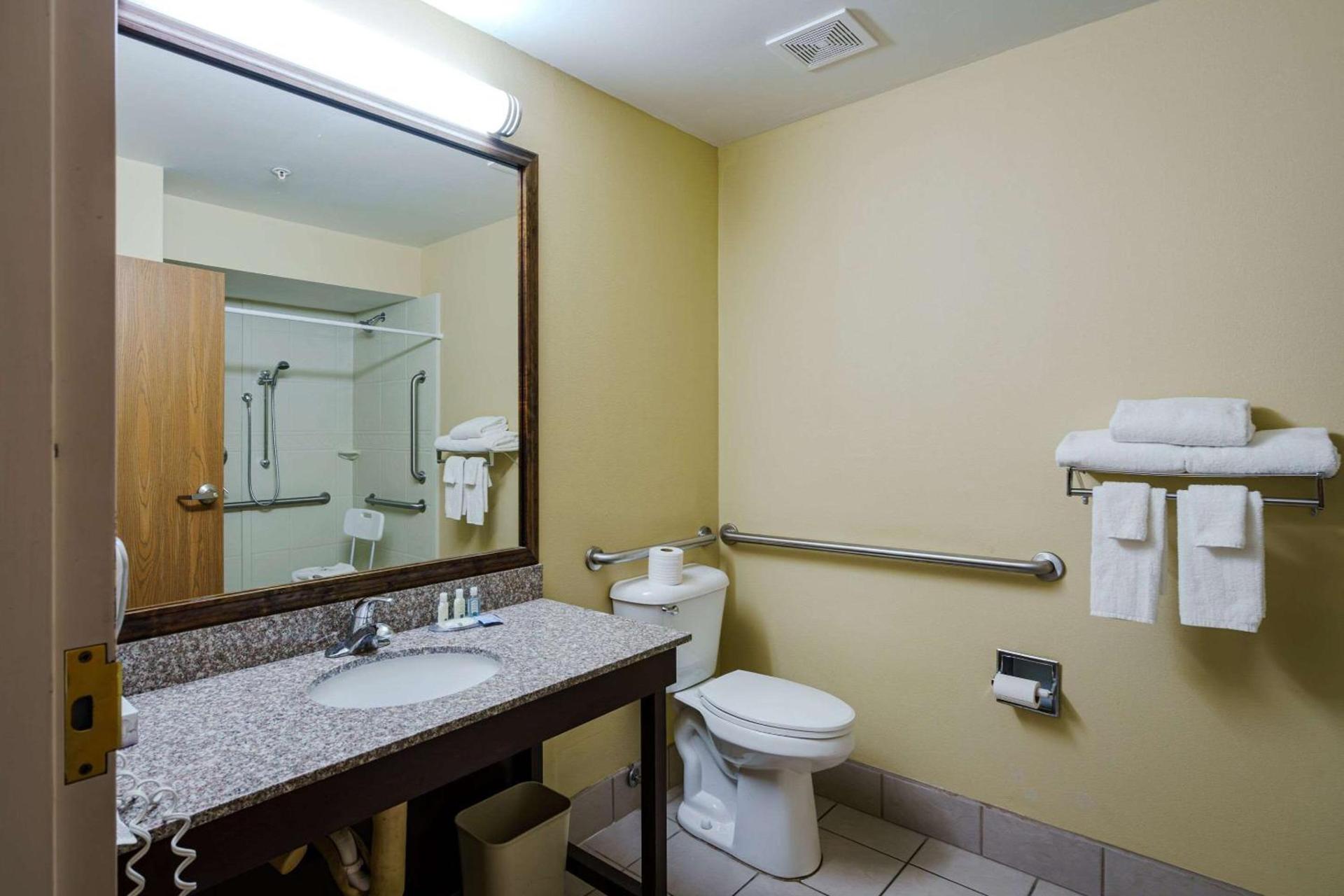 Quality Inn I-75 West Chester-North Cincinnati photo 27