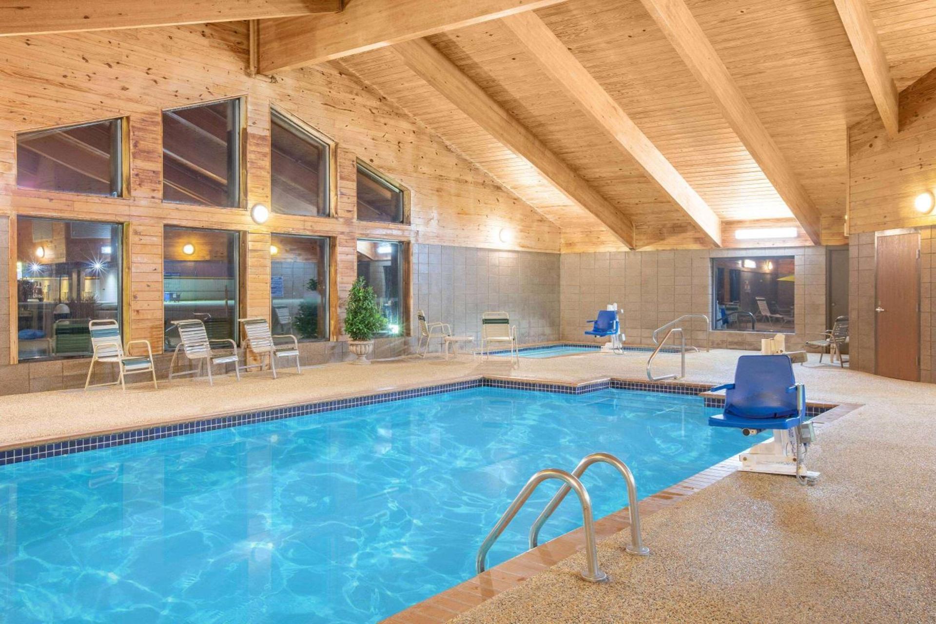 AmericInn by Wyndham Clear Lake photo 4