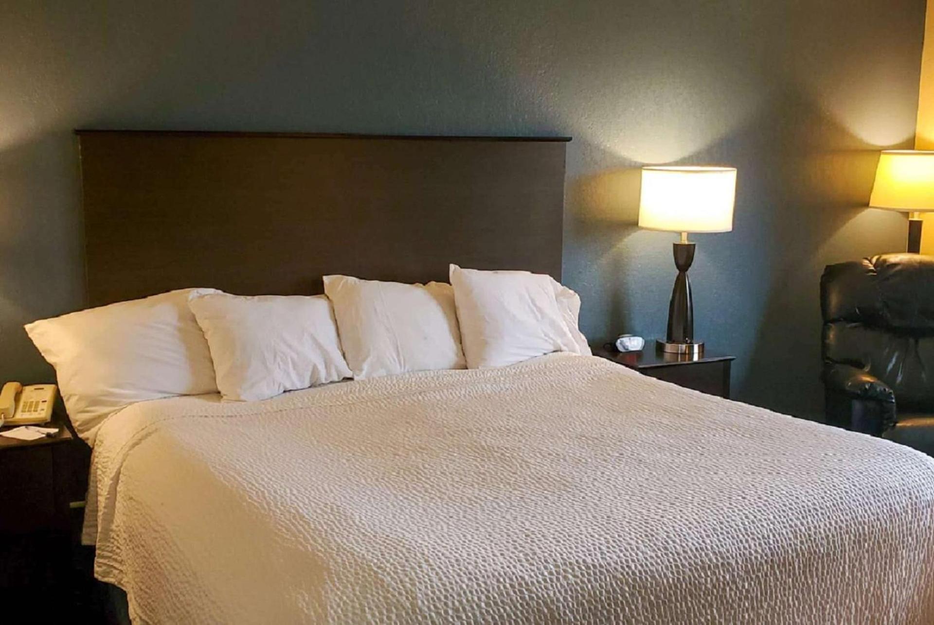 AmericInn by Wyndham Clear Lake photo 13