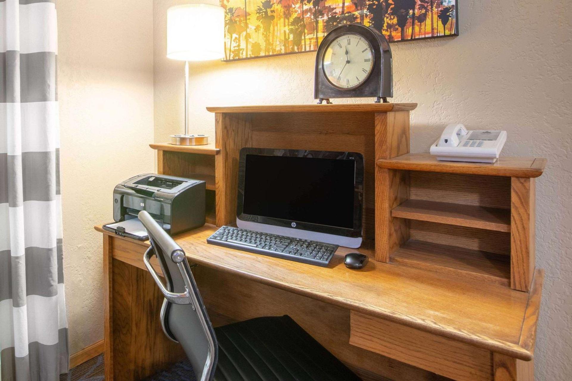 AmericInn by Wyndham Clear Lake photo 17