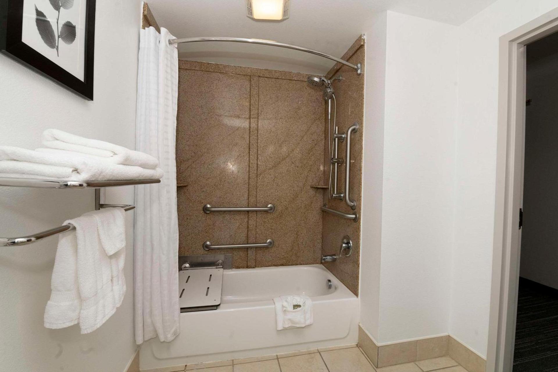 Country Inn & Suites by Radisson, Harrisburg - Hershey West, PA photo 23
