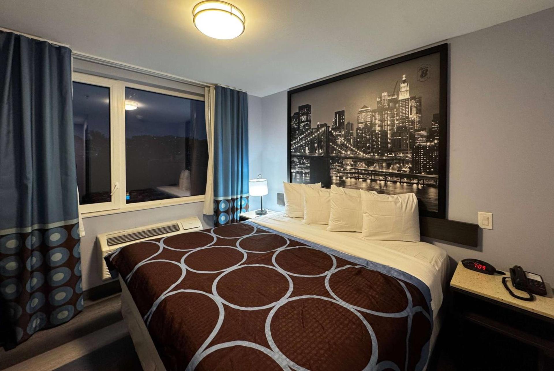 Super 8 by Wyndham Brooklyn Fulton Street Broadway Junction photo 4