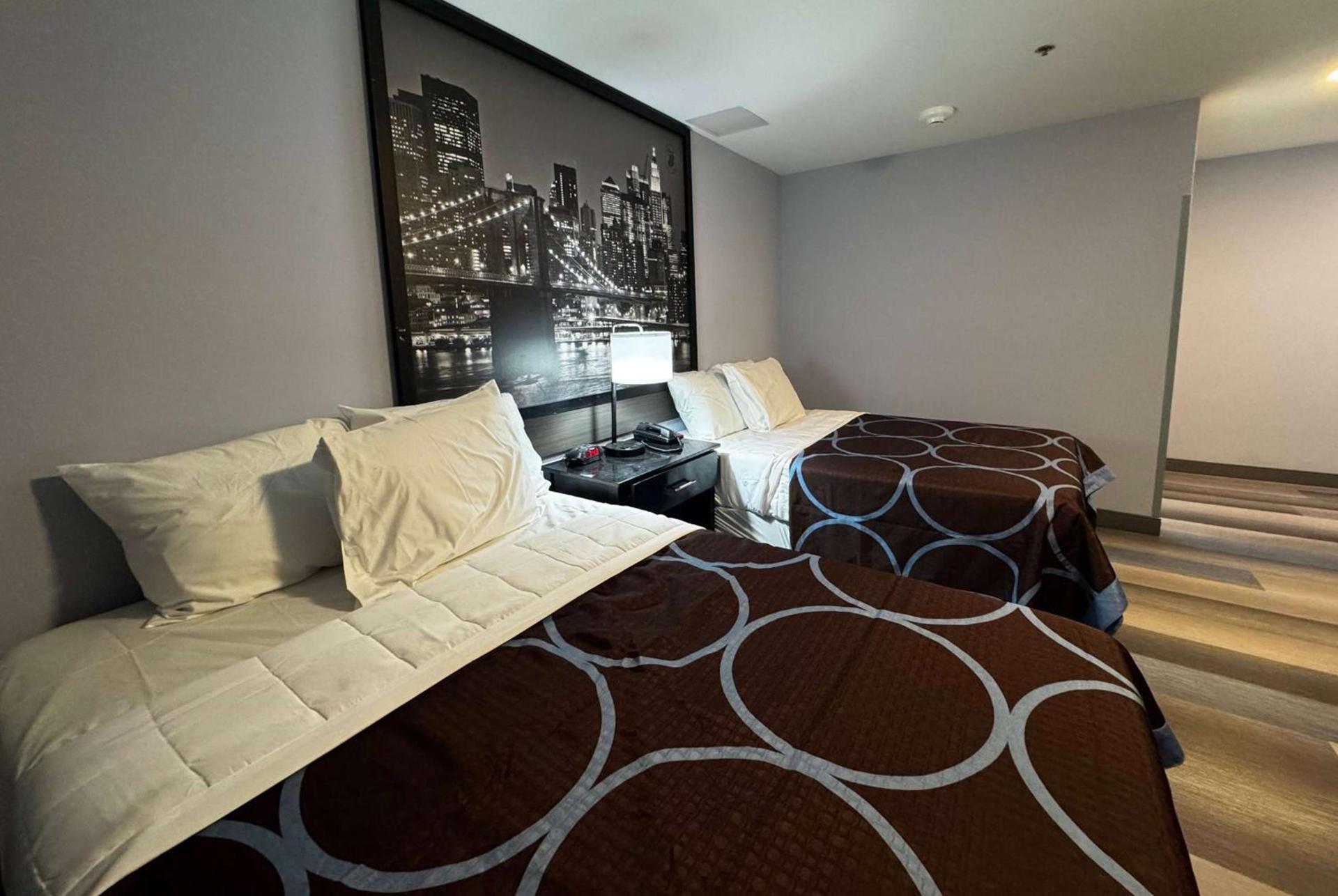 Super 8 by Wyndham Brooklyn Fulton Street Broadway Junction photo 9